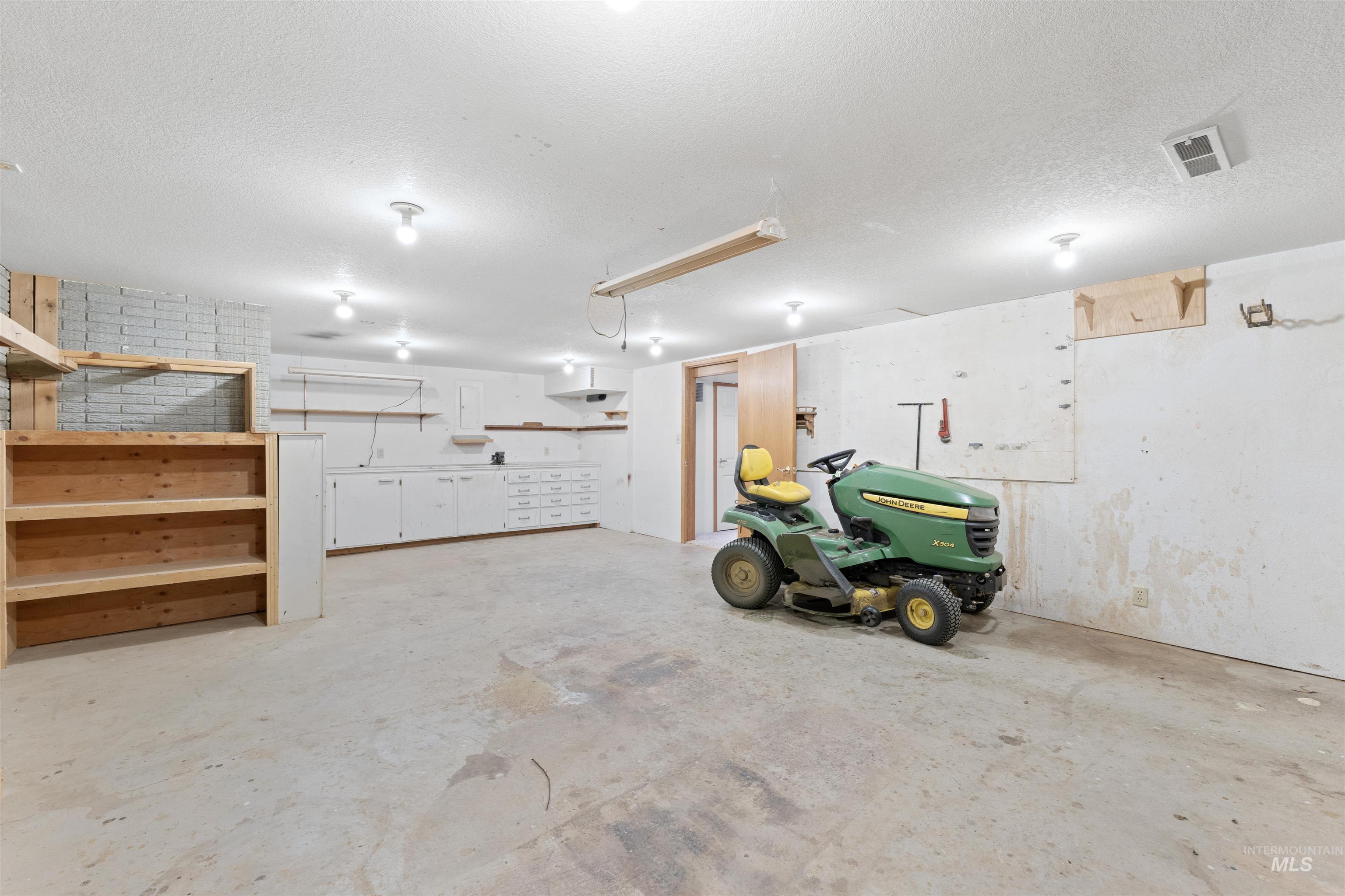 805 Broadway Street Property Photo 32