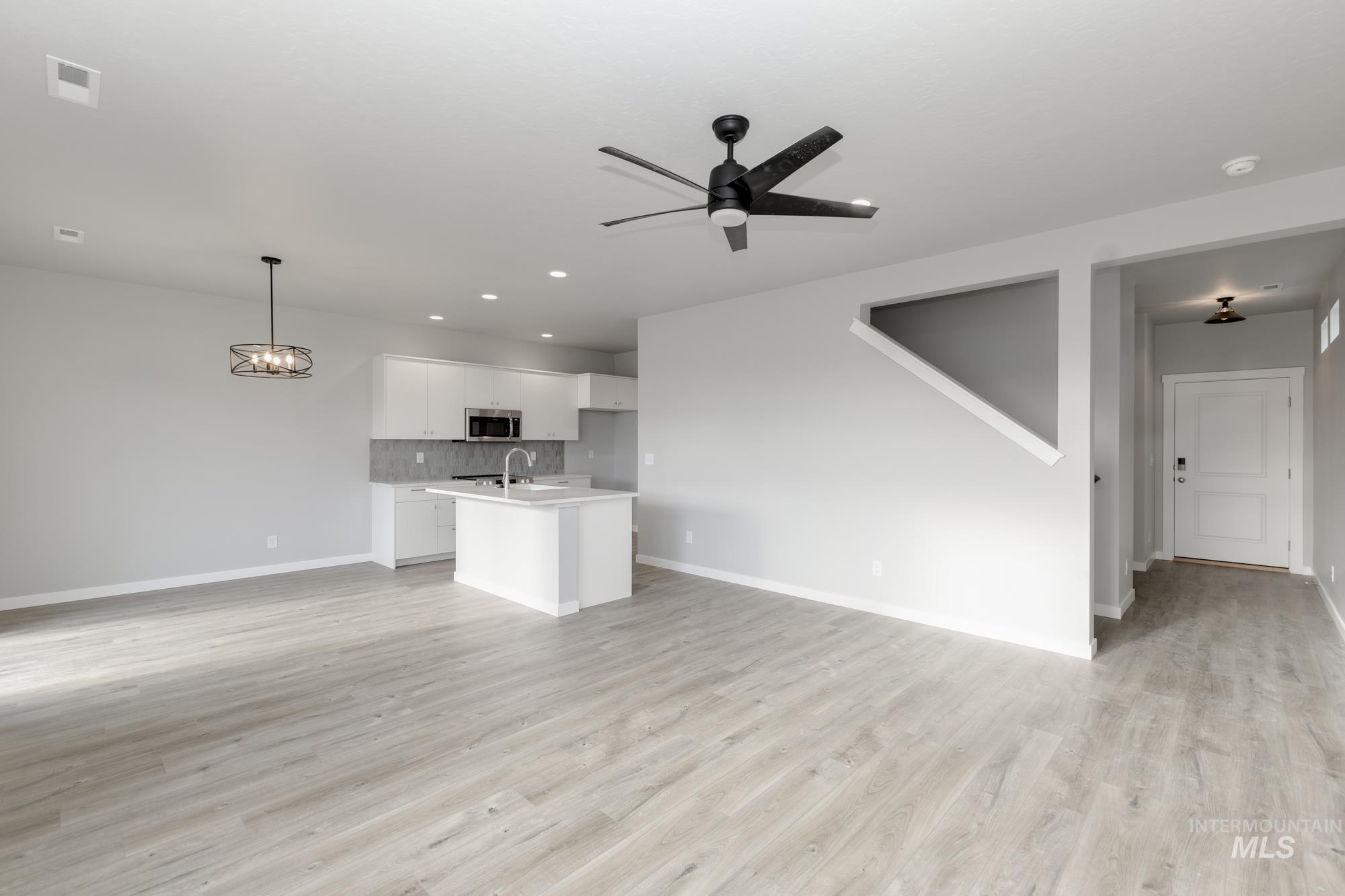 2120 S Saltbrush Way Property Photo 4