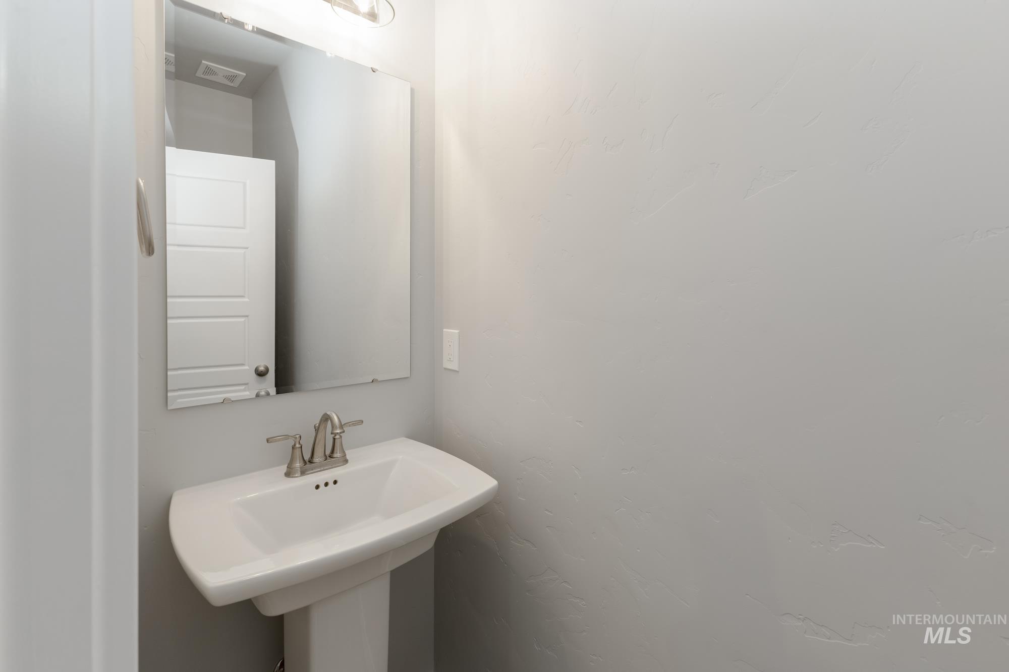 2120 S Saltbrush Way Property Photo 10