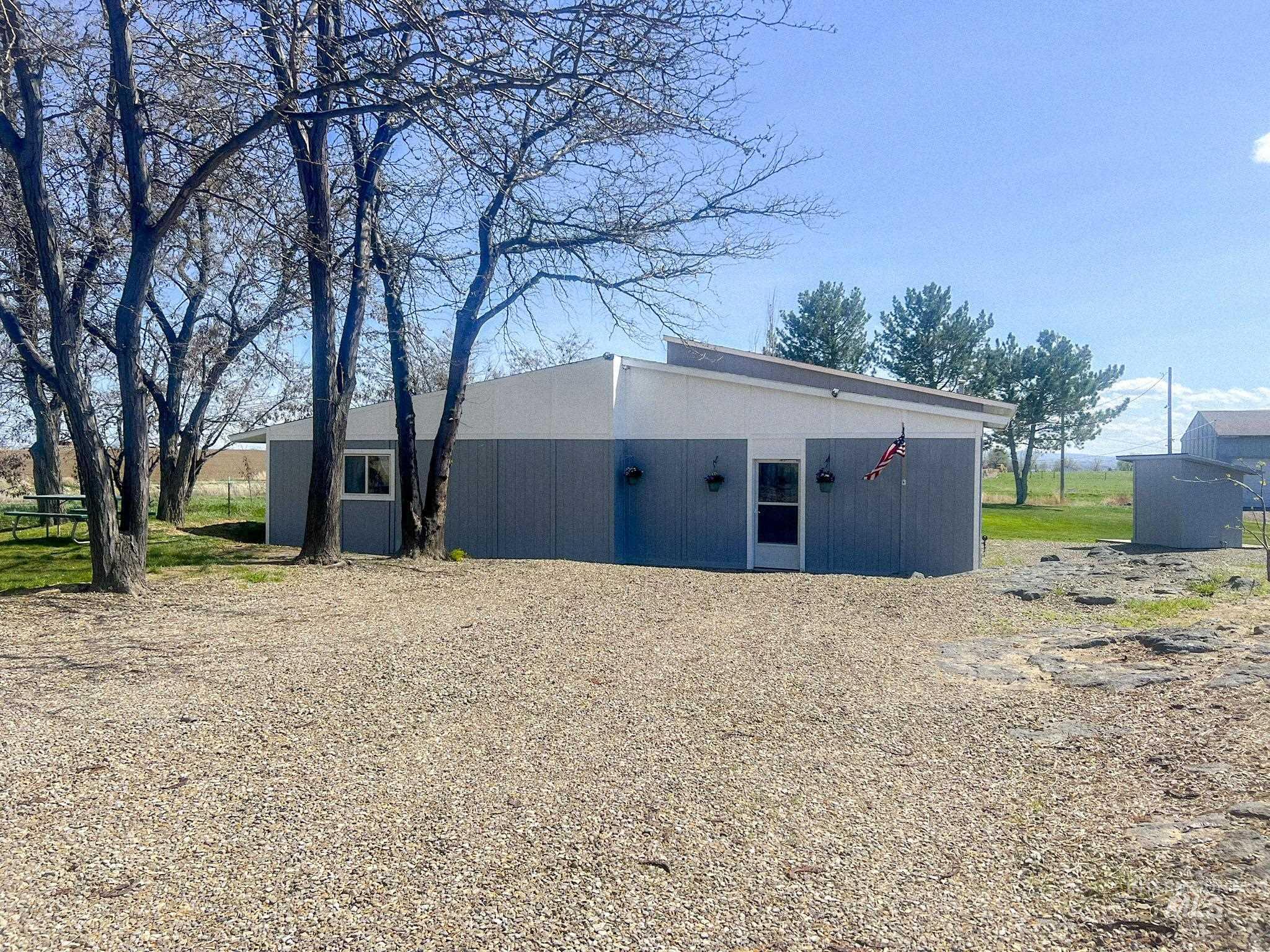 123 E 400 S Property Photo 2