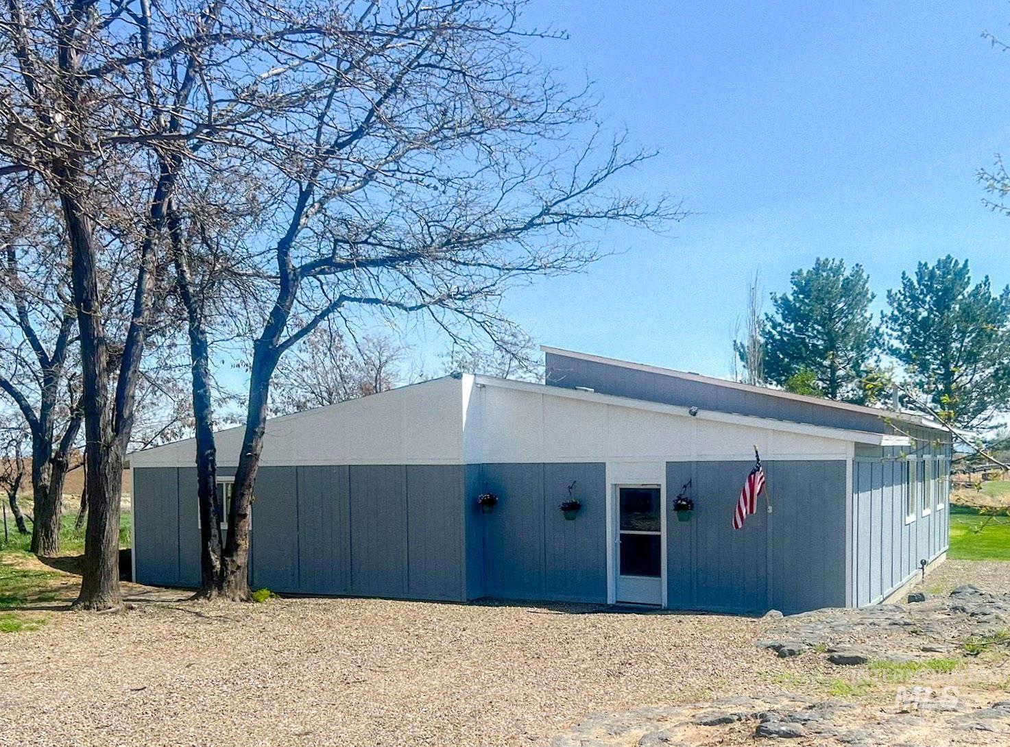 123 E 400 S Property Photo 3