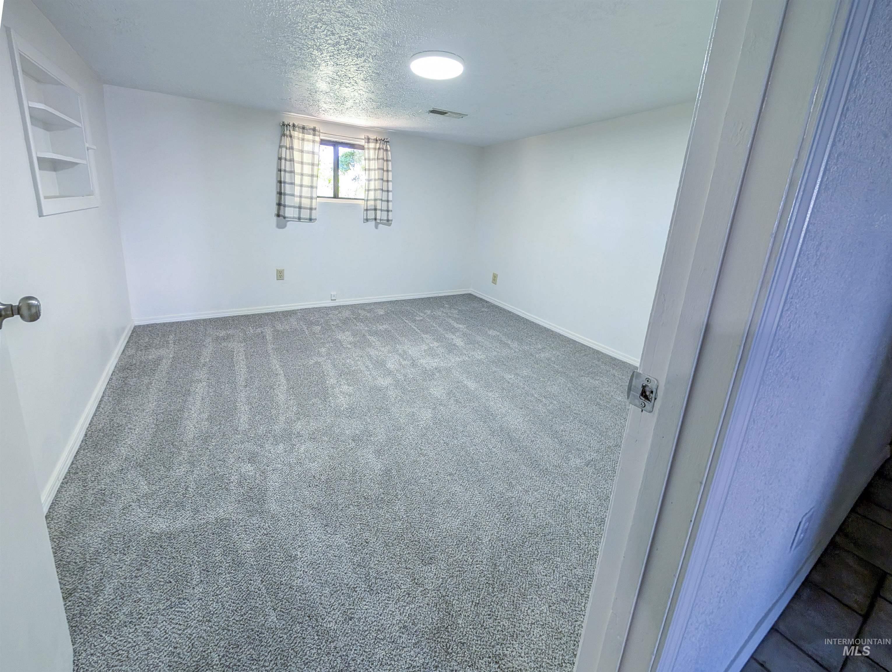 123 E 400 S Property Photo 18