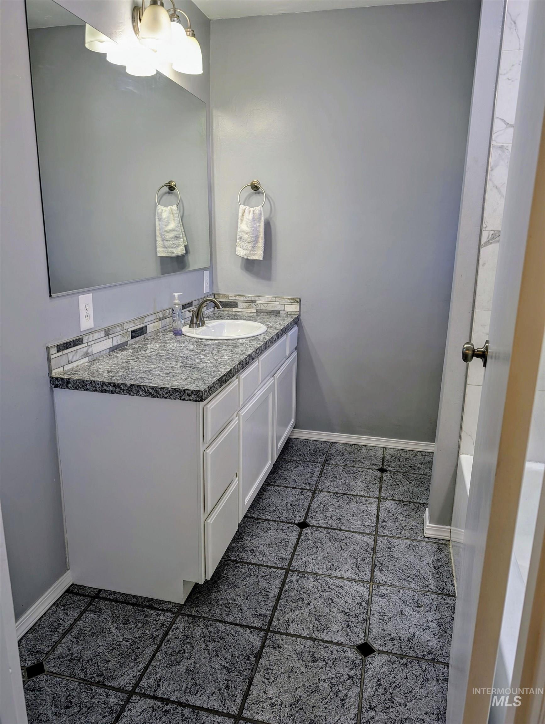 123 E 400 S Property Photo 23
