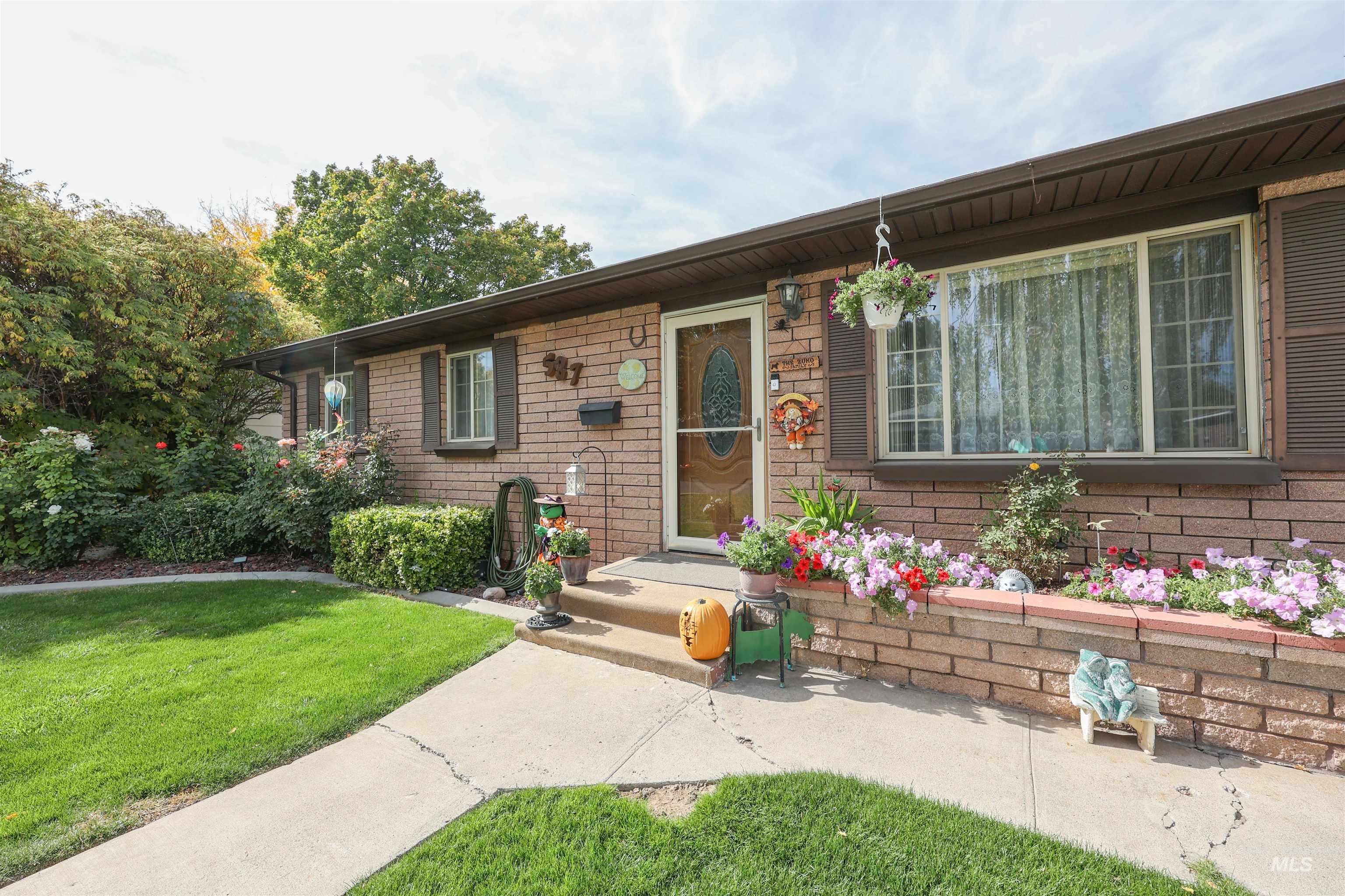 587 Madison Street Property Photo 1