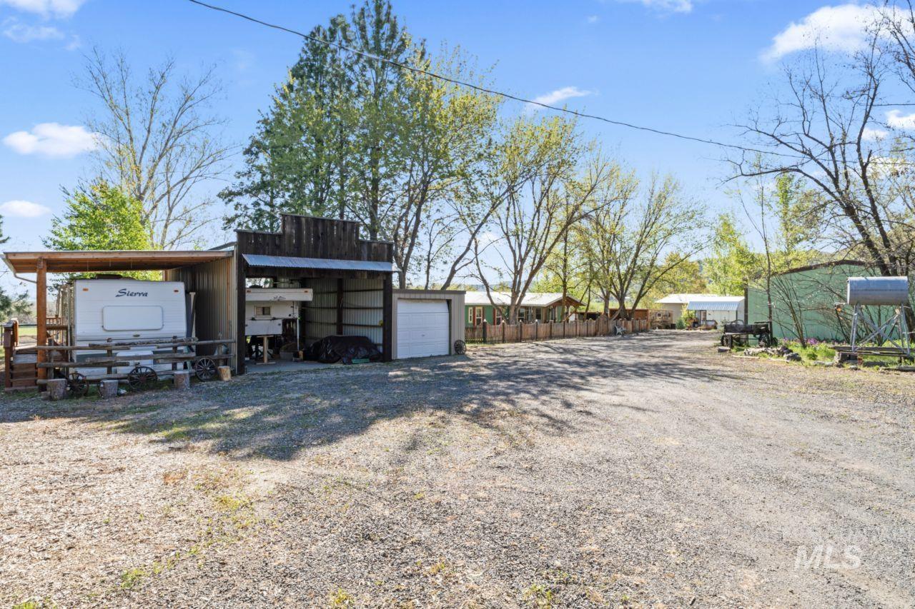 4920 W South Slope Rd Property Photo 6