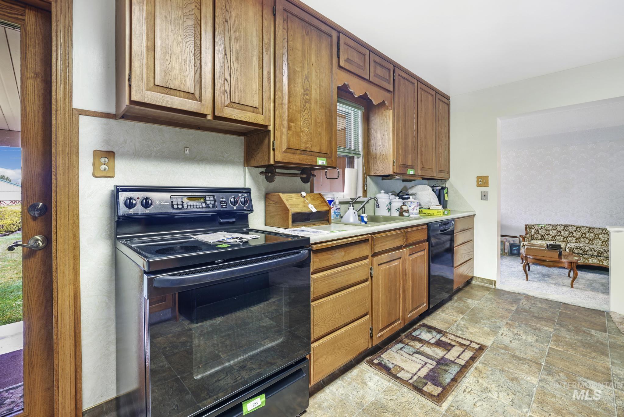 268 Heyburn Ave W Property Photo 11