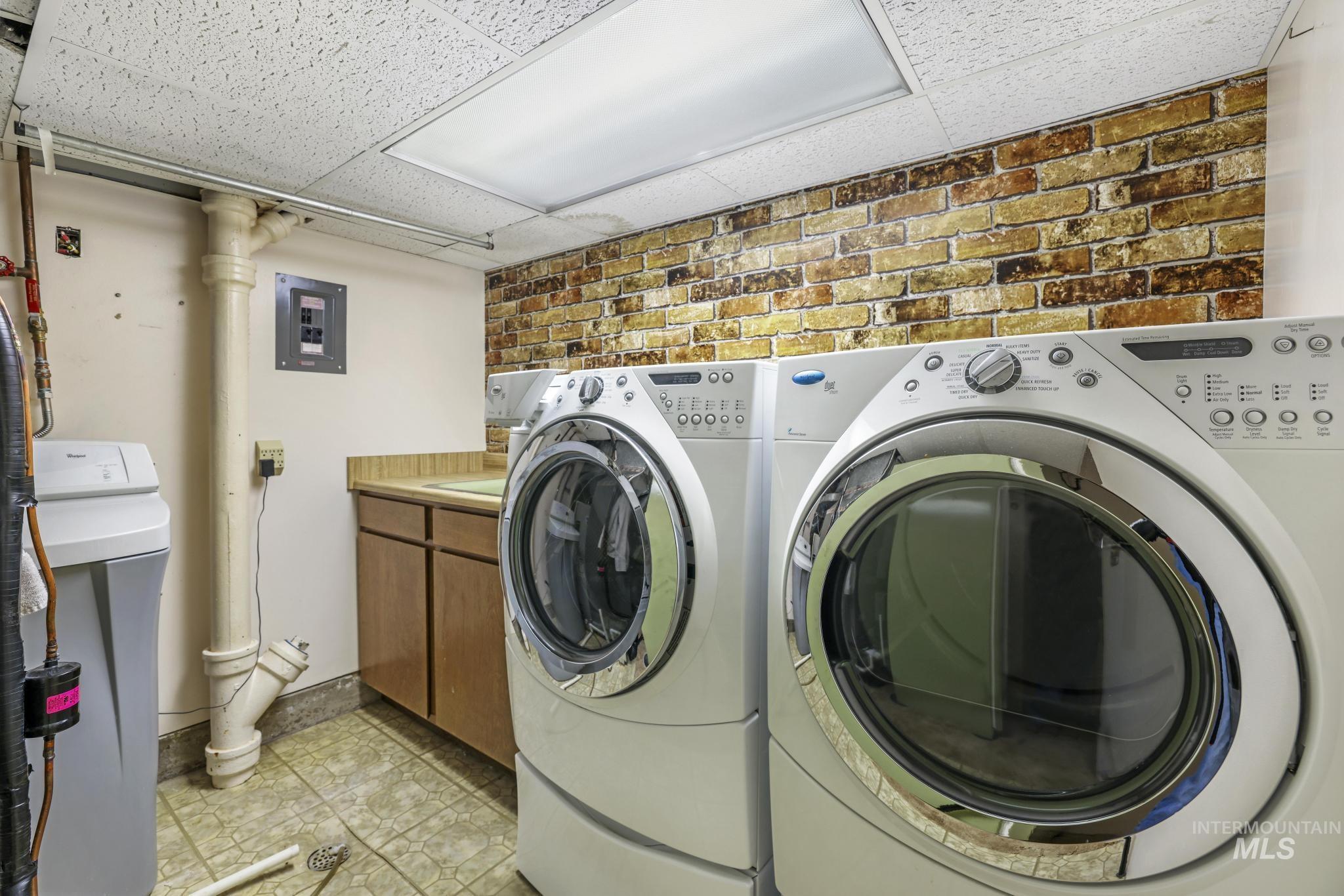268 Heyburn Ave W Property Photo 27