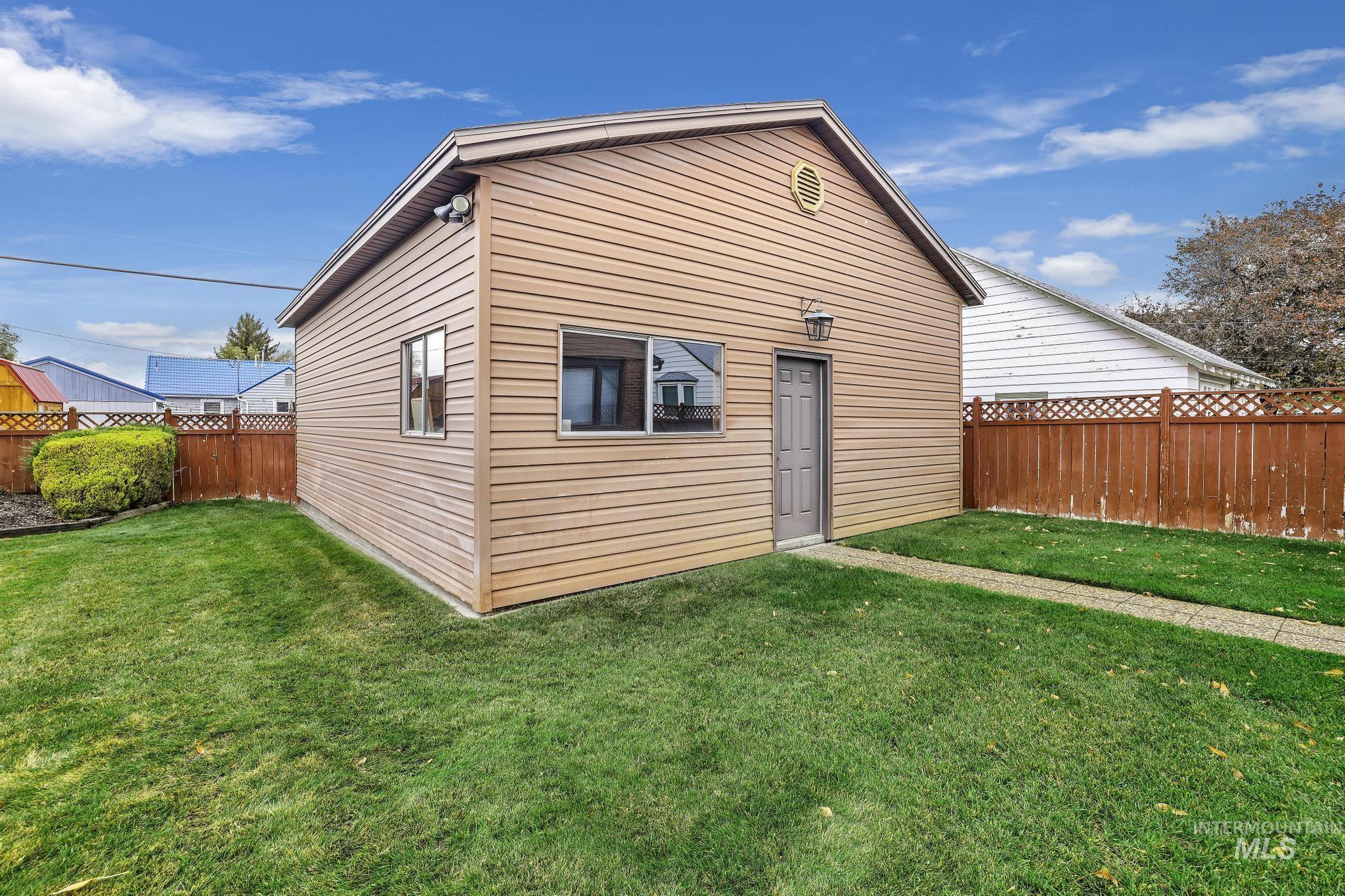 268 Heyburn Ave W Property Photo 32