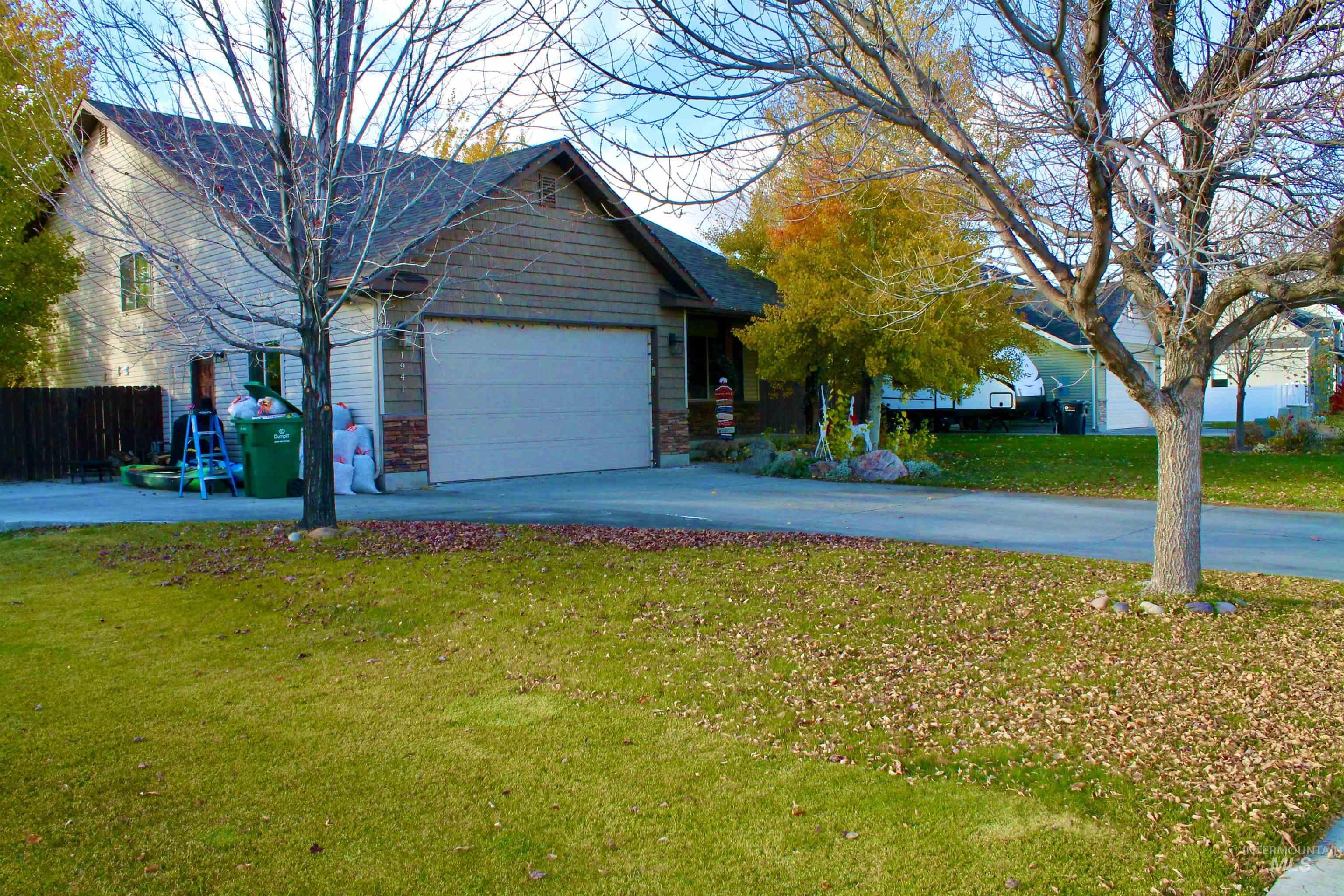 1941 N Oakbrook Rd Property Photo