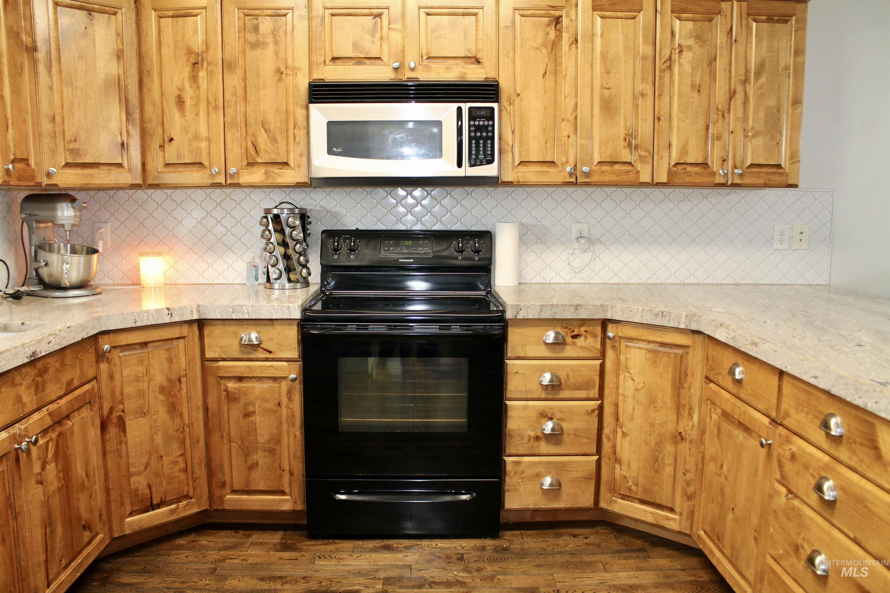1941 N Oakbrook Rd Property Photo 13
