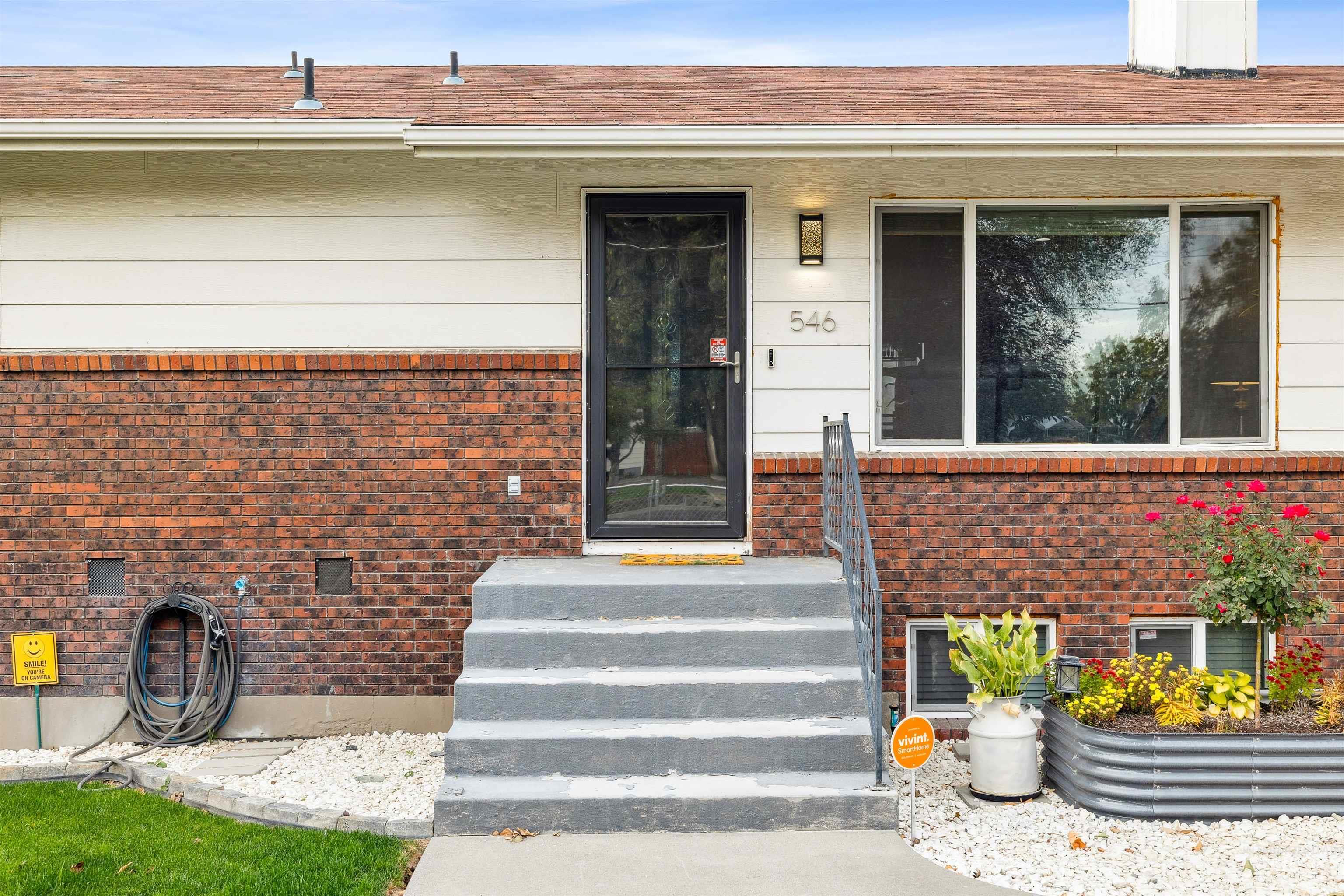546 Heyburn Ave W Property Photo 3