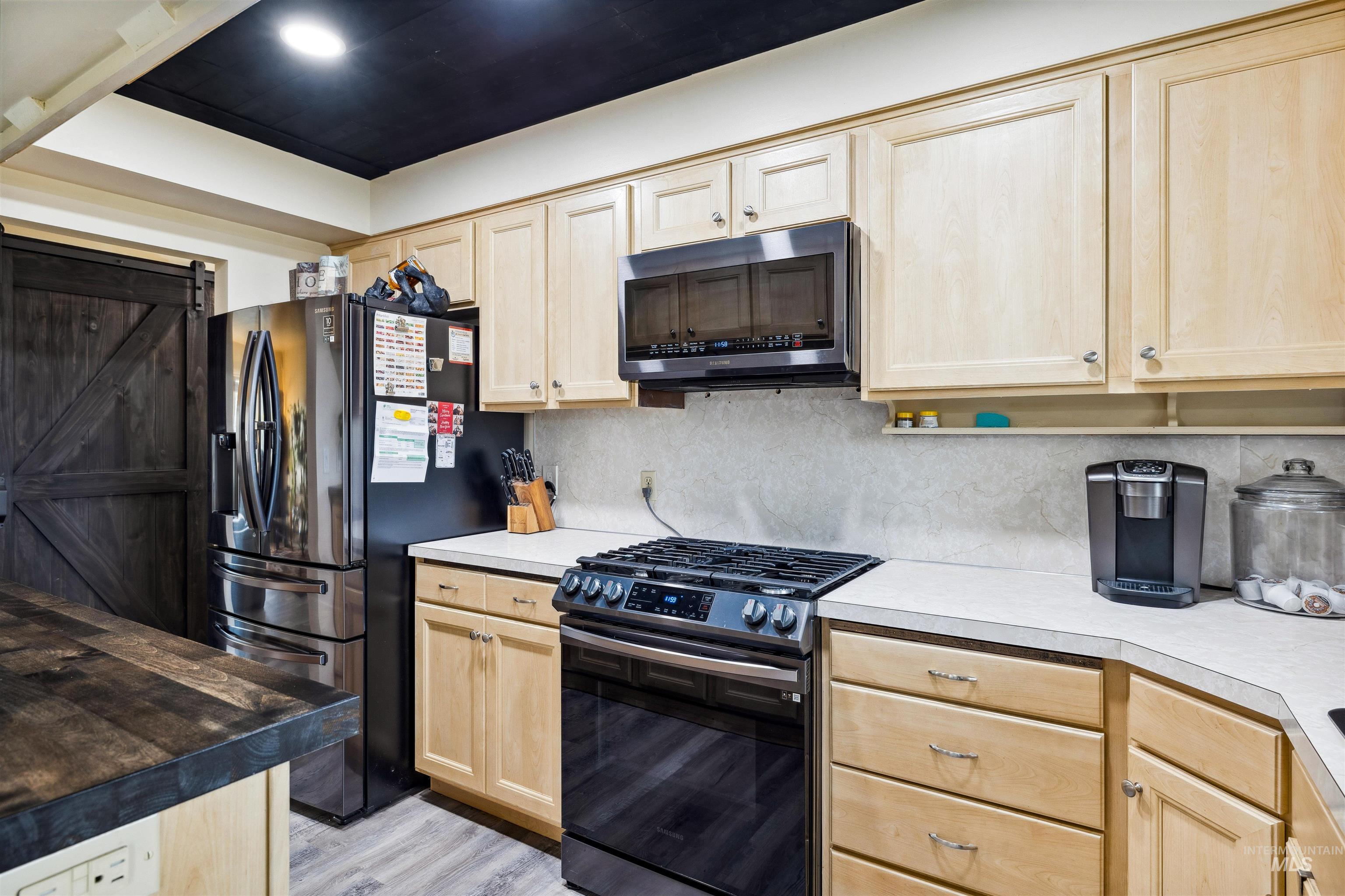 546 Heyburn Ave W Property Photo 13