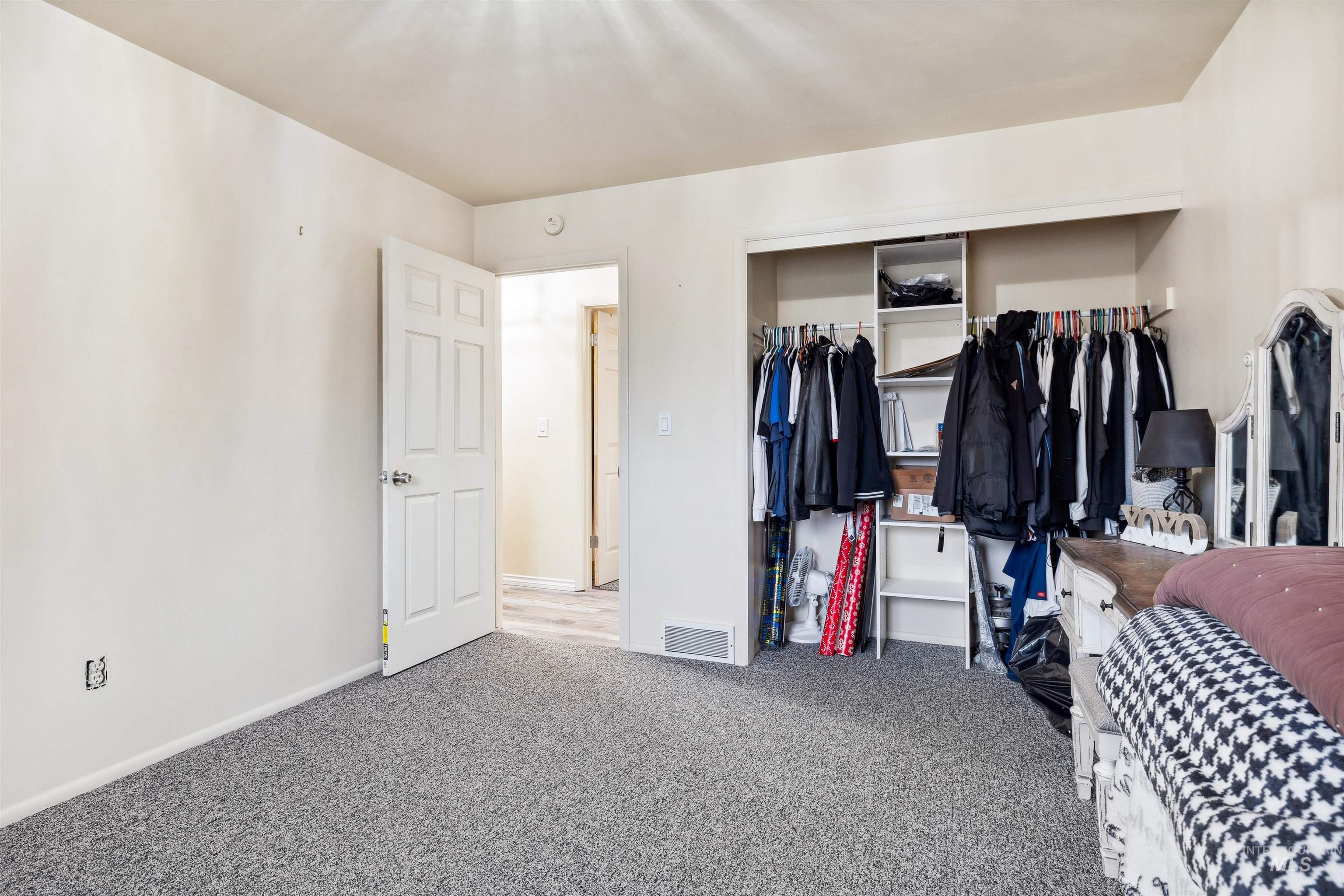546 Heyburn Ave W Property Photo 20