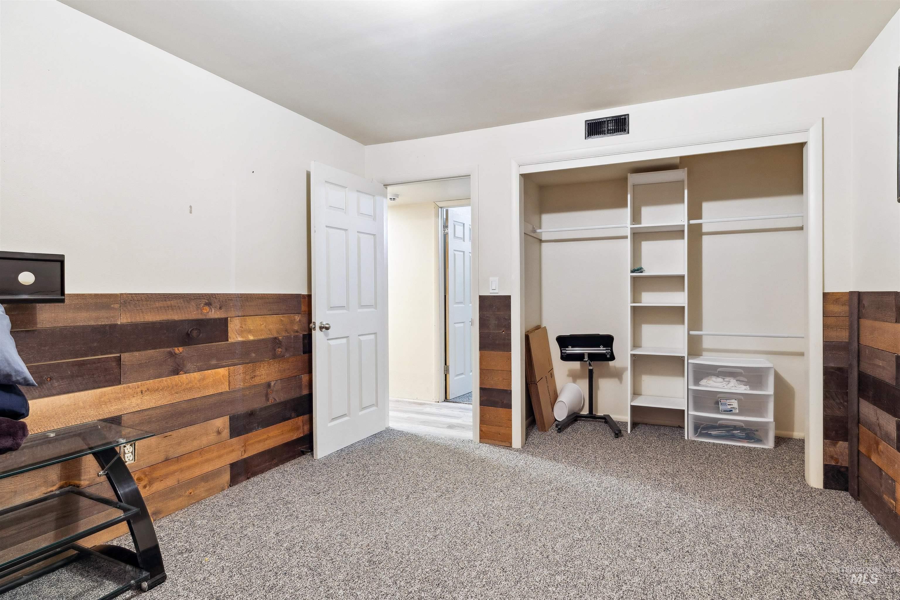 546 Heyburn Ave W Property Photo 27