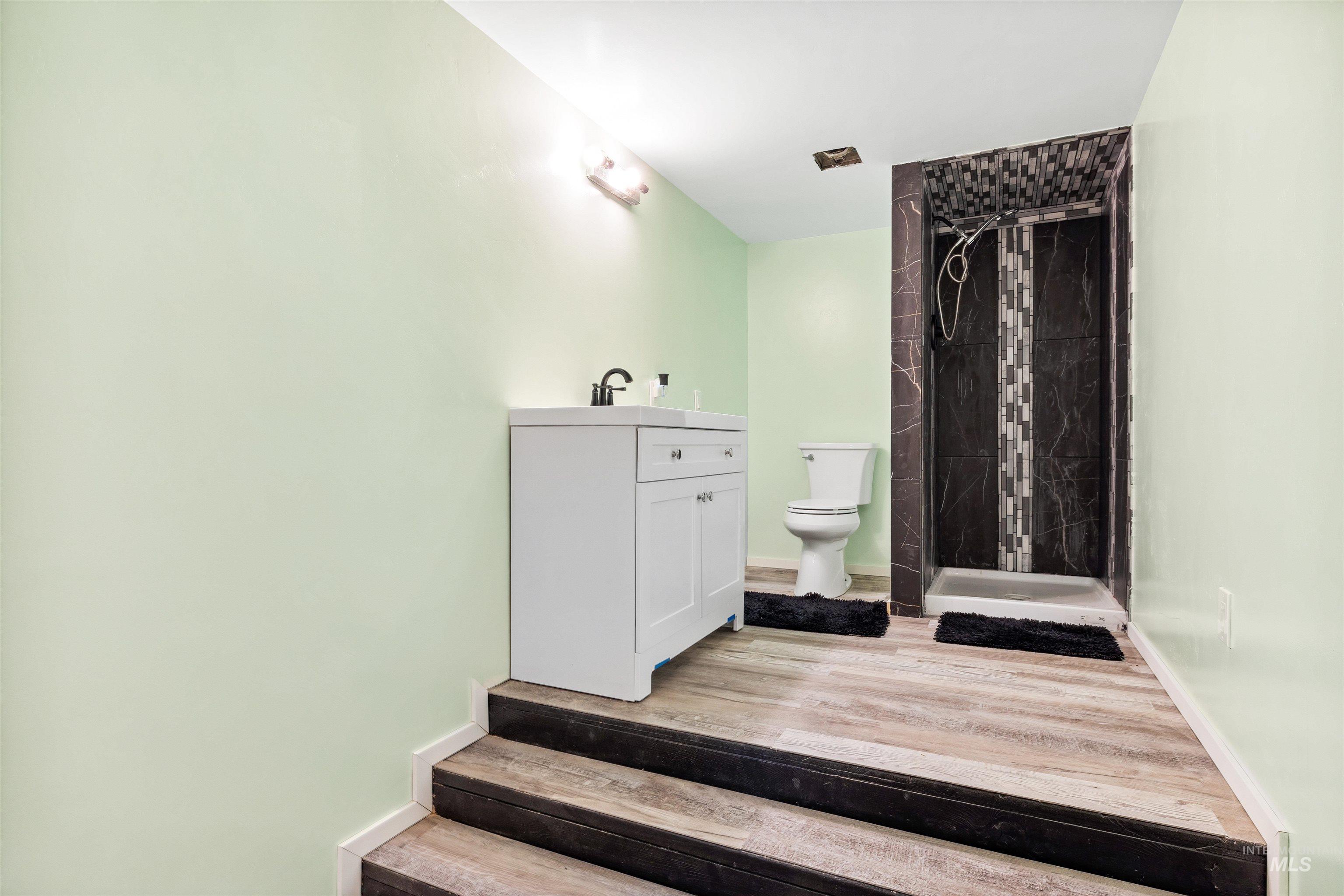 546 Heyburn Ave W Property Photo 28