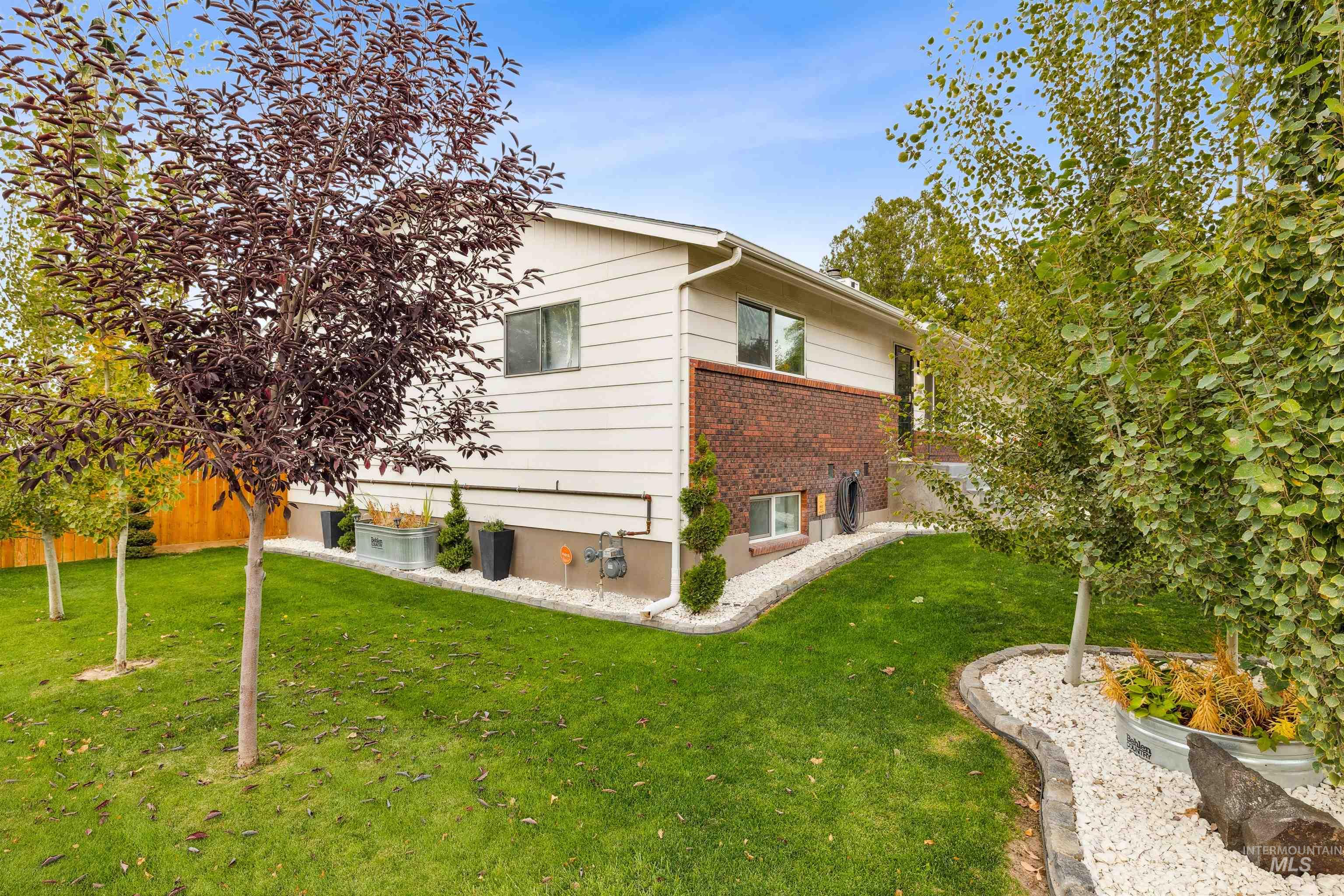 546 Heyburn Ave W Property Photo 31