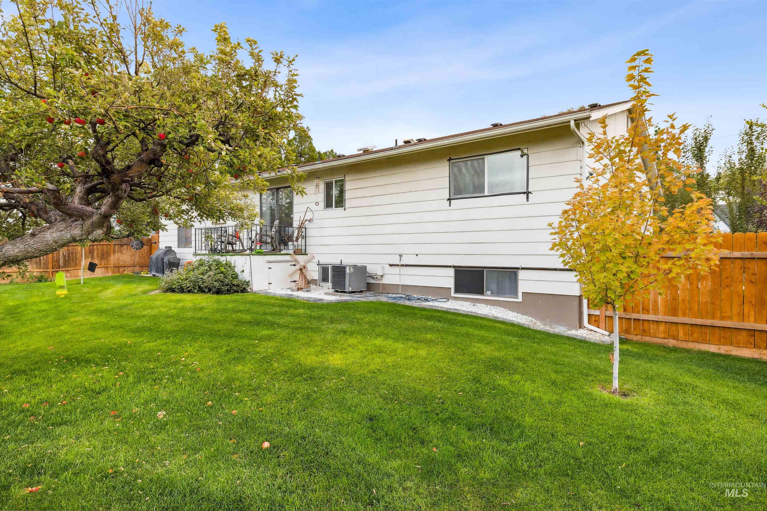 546 Heyburn Ave W Property Photo 32