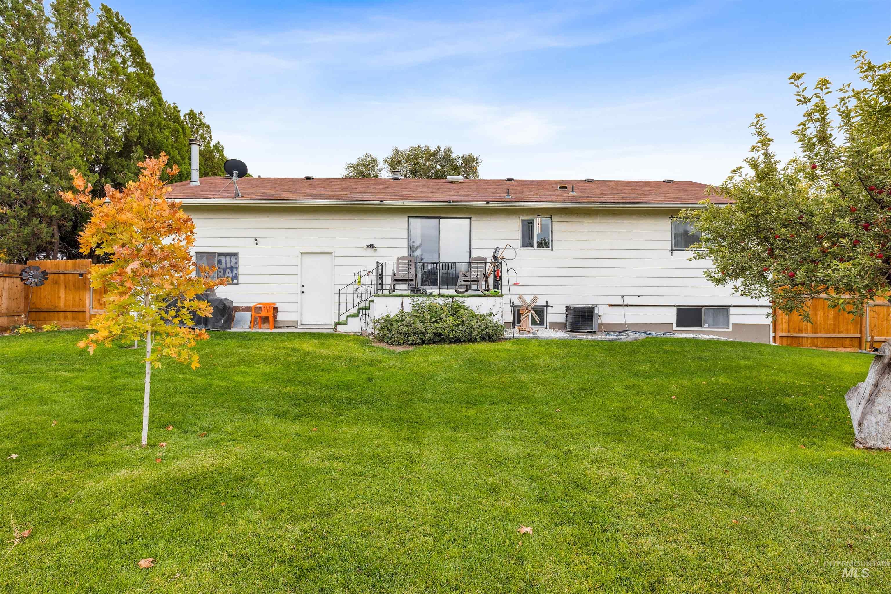 546 Heyburn Ave W Property Photo 33