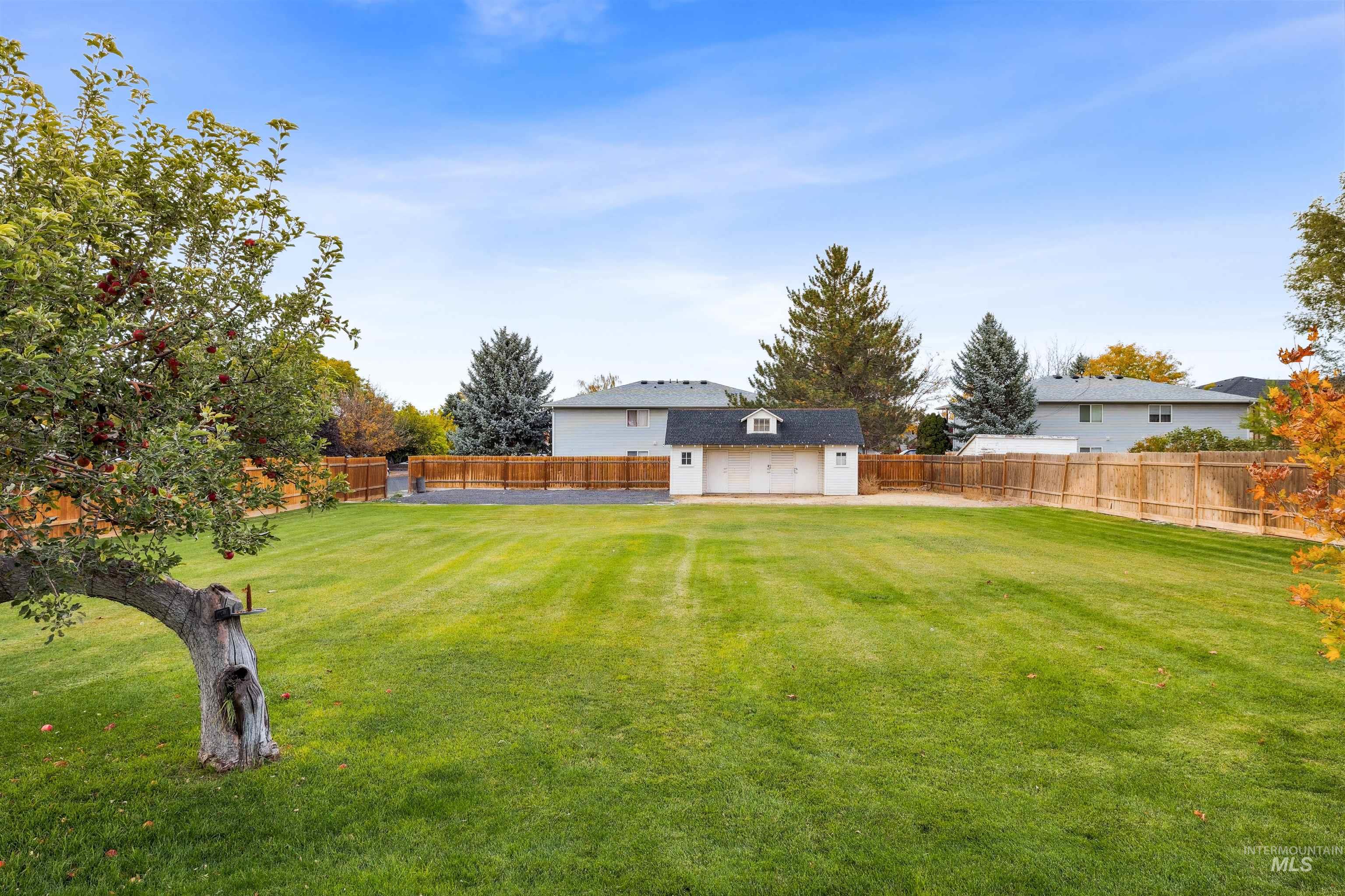 546 Heyburn Ave W Property Photo 35