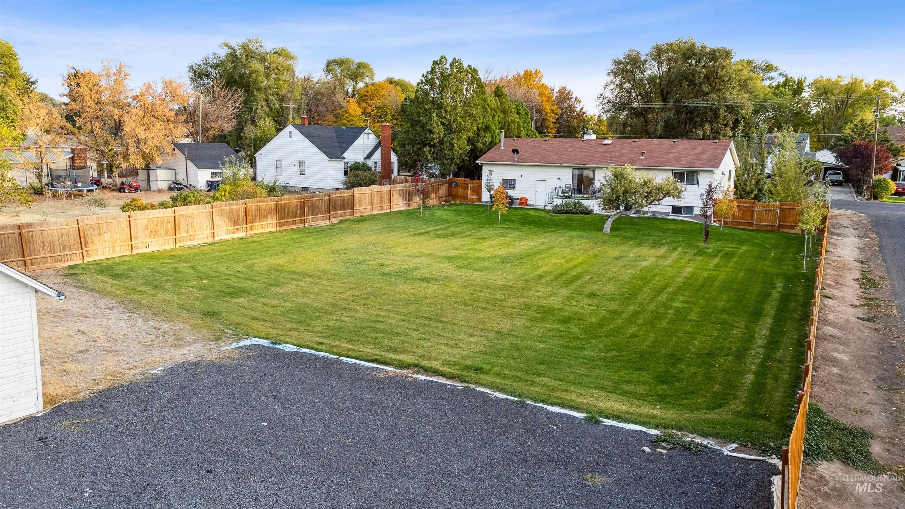 546 Heyburn Ave W Property Photo 37