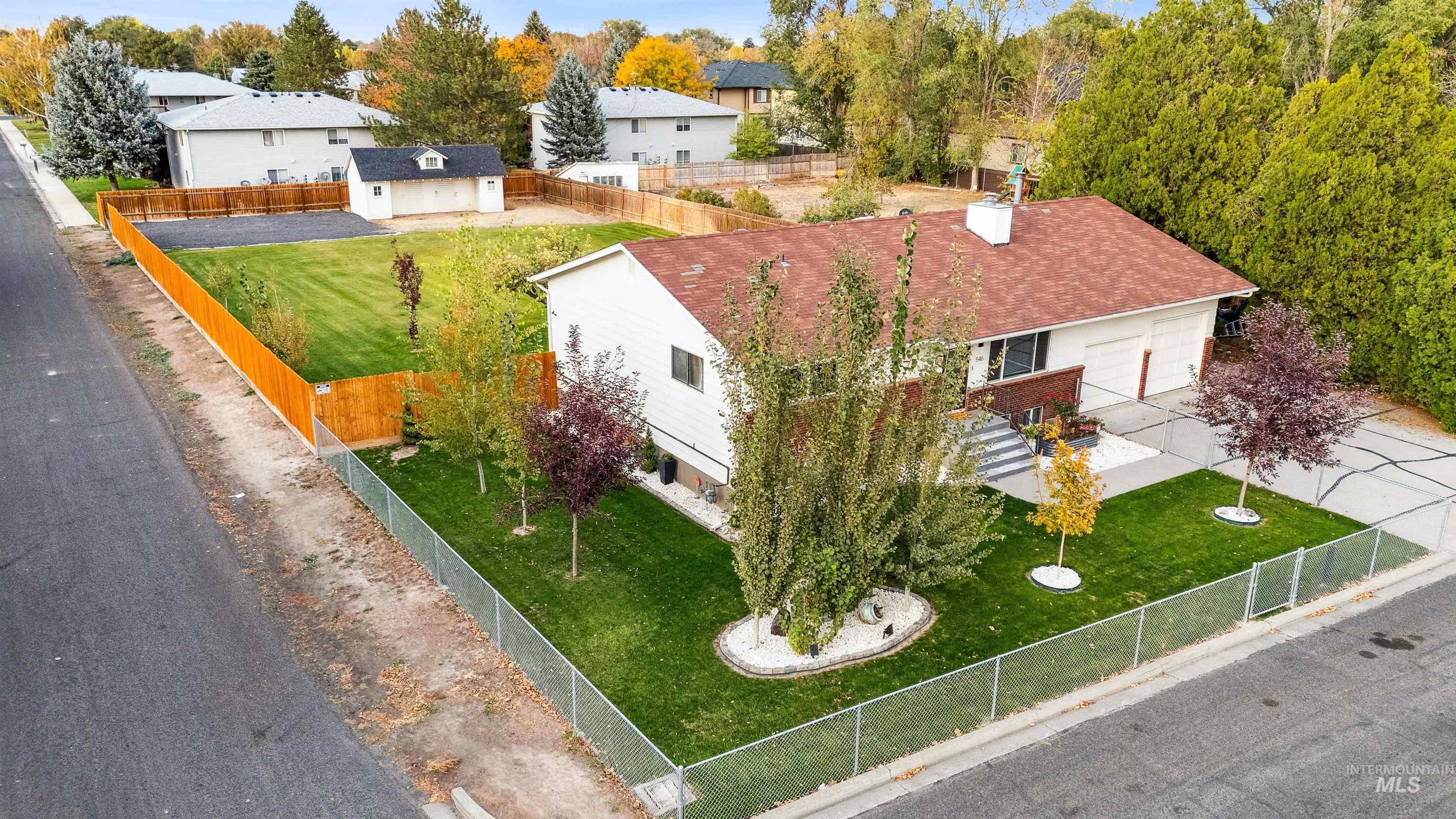 546 Heyburn Ave W Property Photo 38