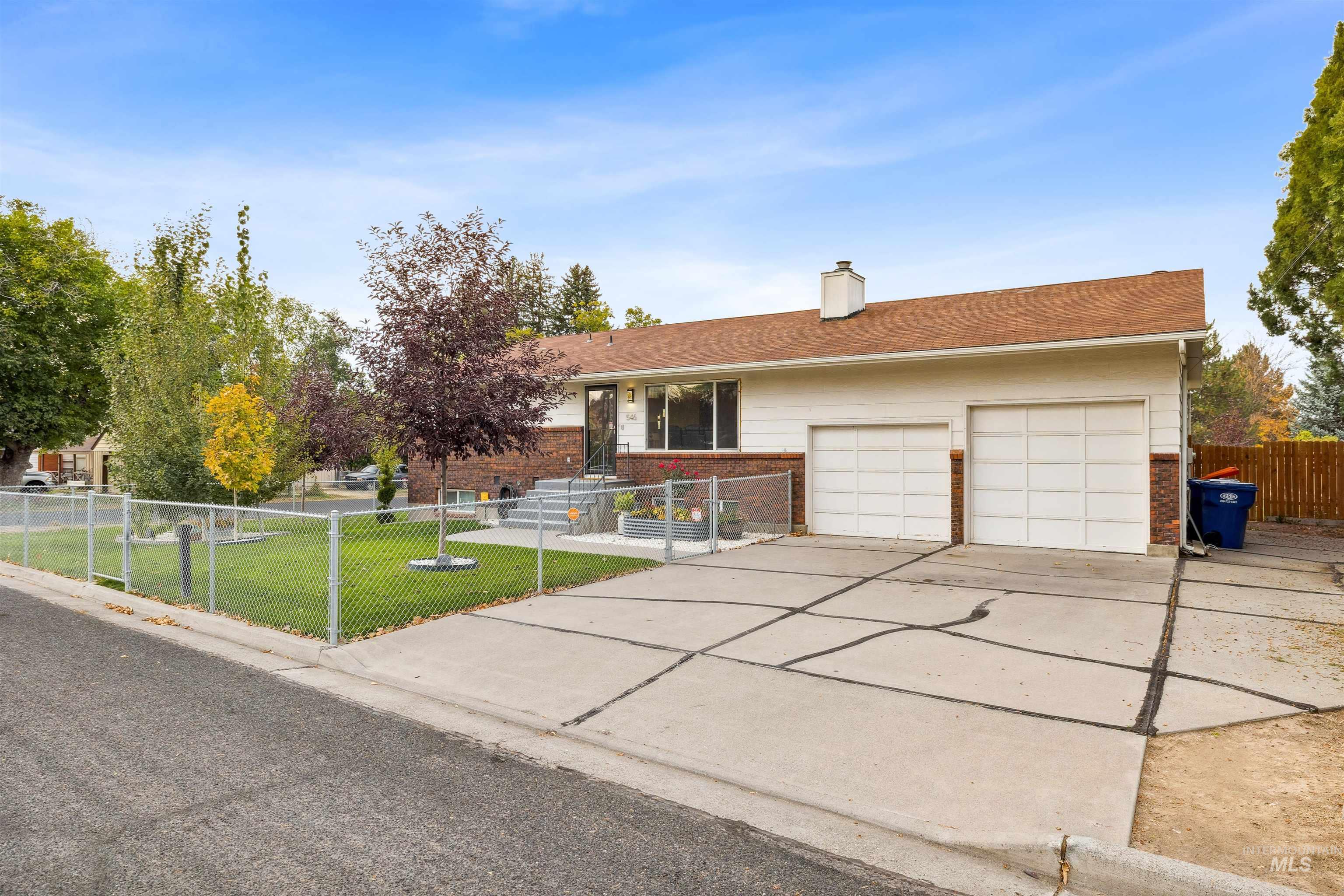 546 Heyburn Ave W Property Photo 44