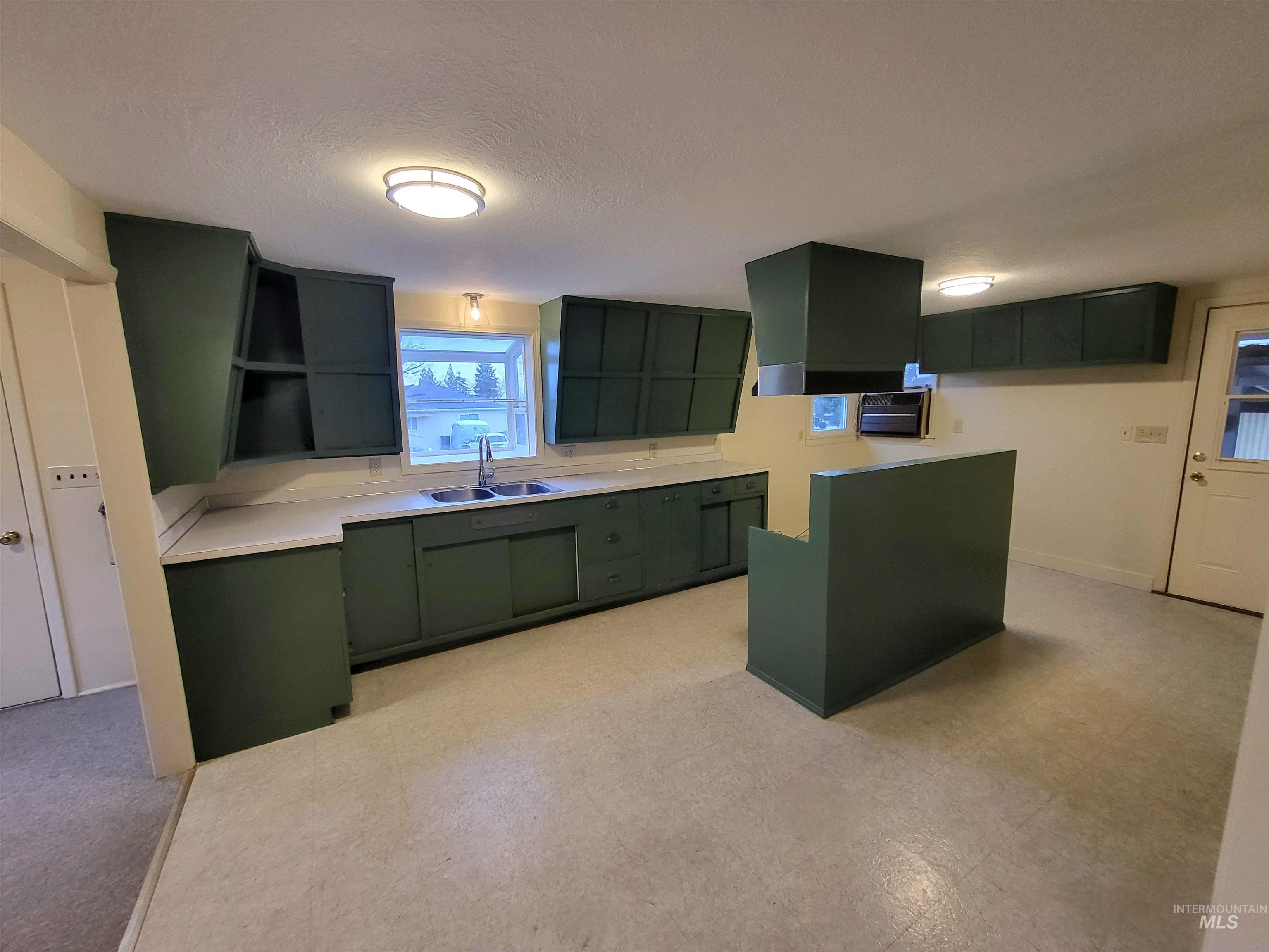624 Lincoln Avenue Property Photo 2