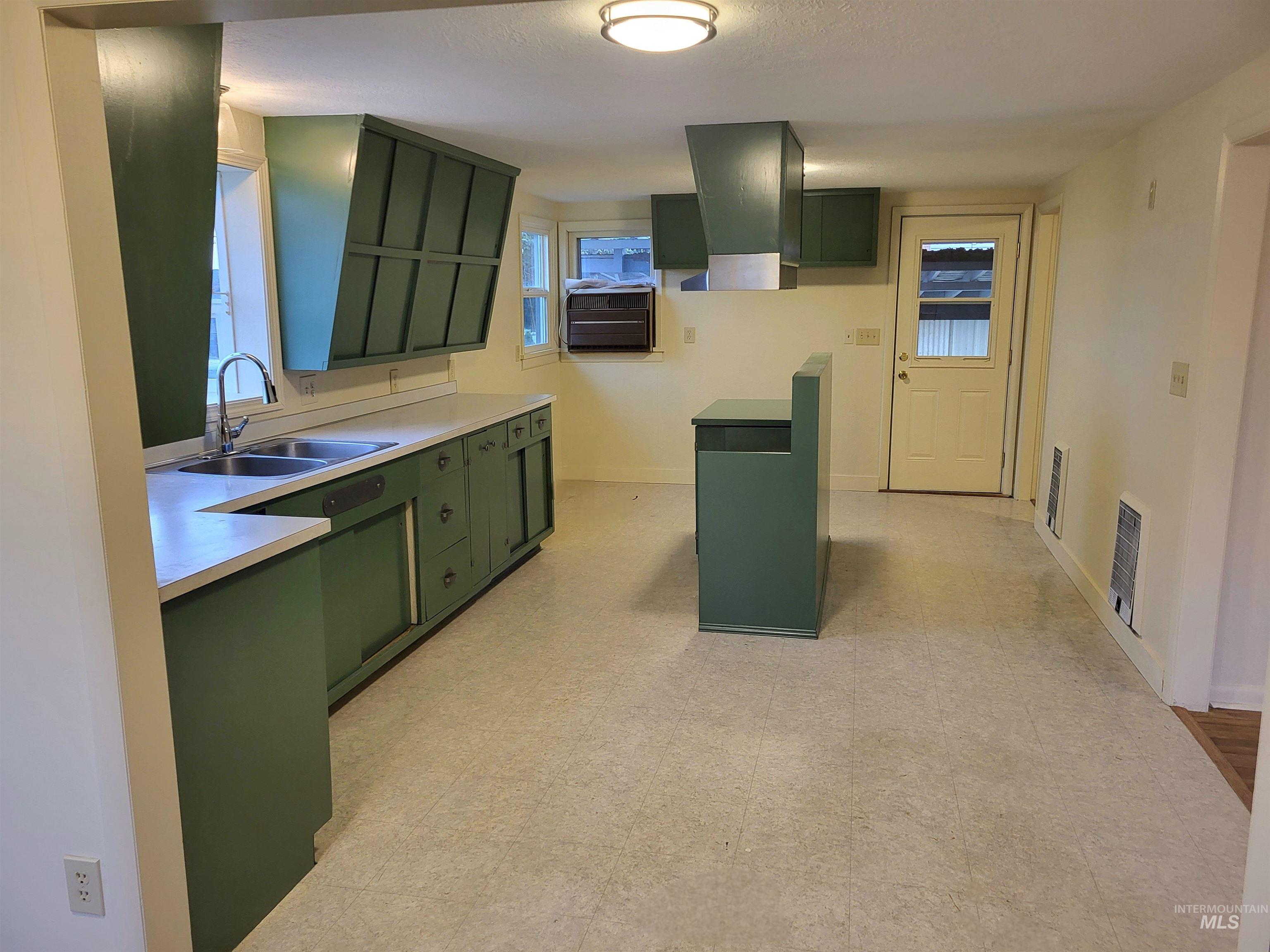 624 Lincoln Avenue Property Photo 4