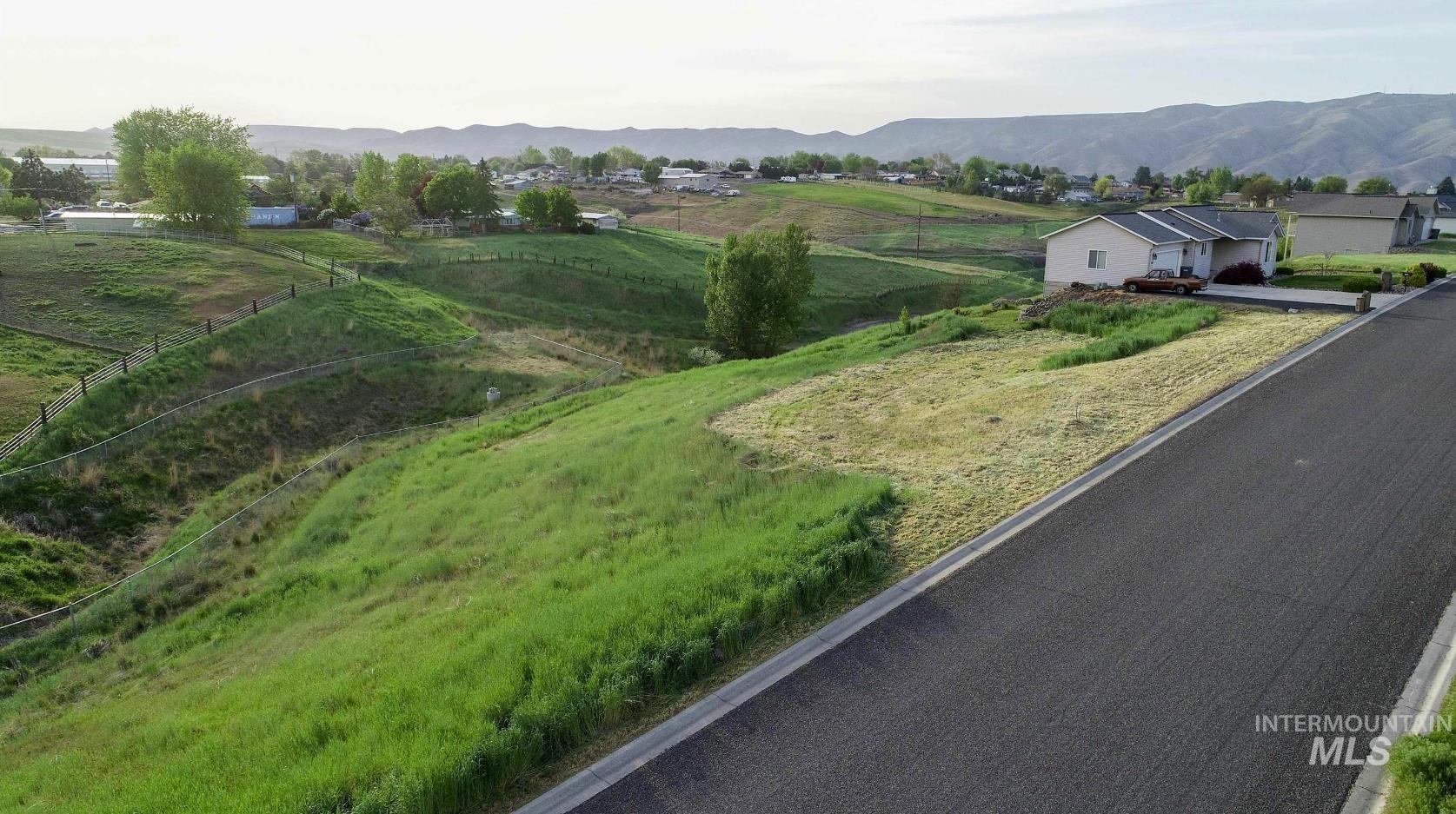 2368 & 2376 Ridgeview Drive Property Photo 9