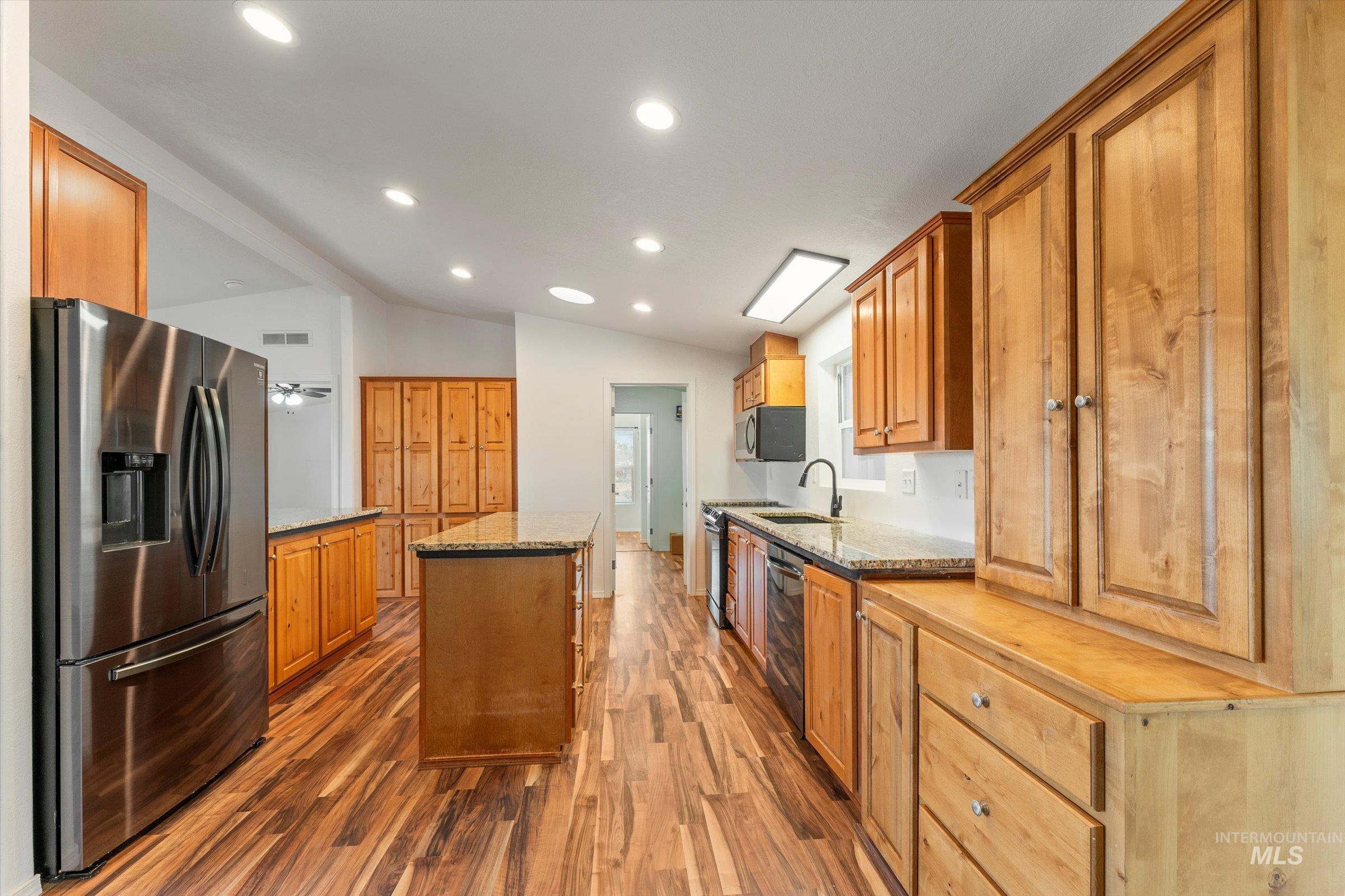 19345 N Del Norte Pl Property Photo 9