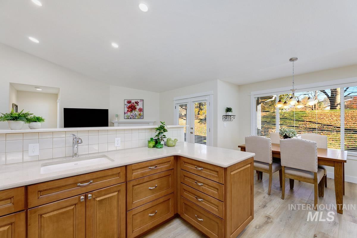 761 N Eagle Road Property Photo 15