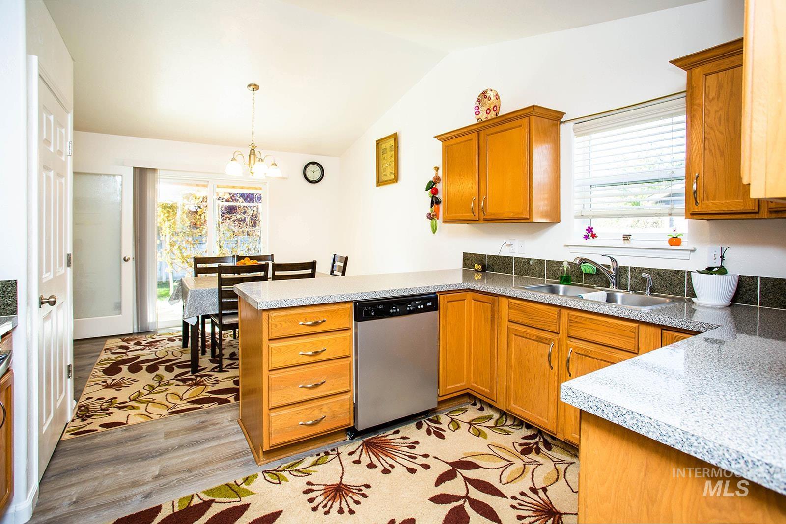 1175 Caswell Ave W Property Photo 8