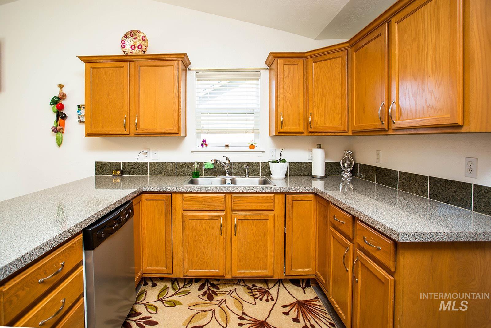 1175 Caswell Ave W Property Photo 9