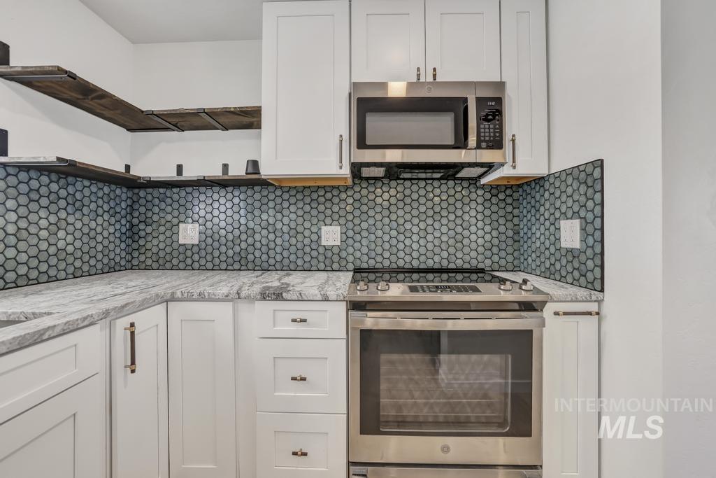 632 Lynwood Blvd Property Photo 10