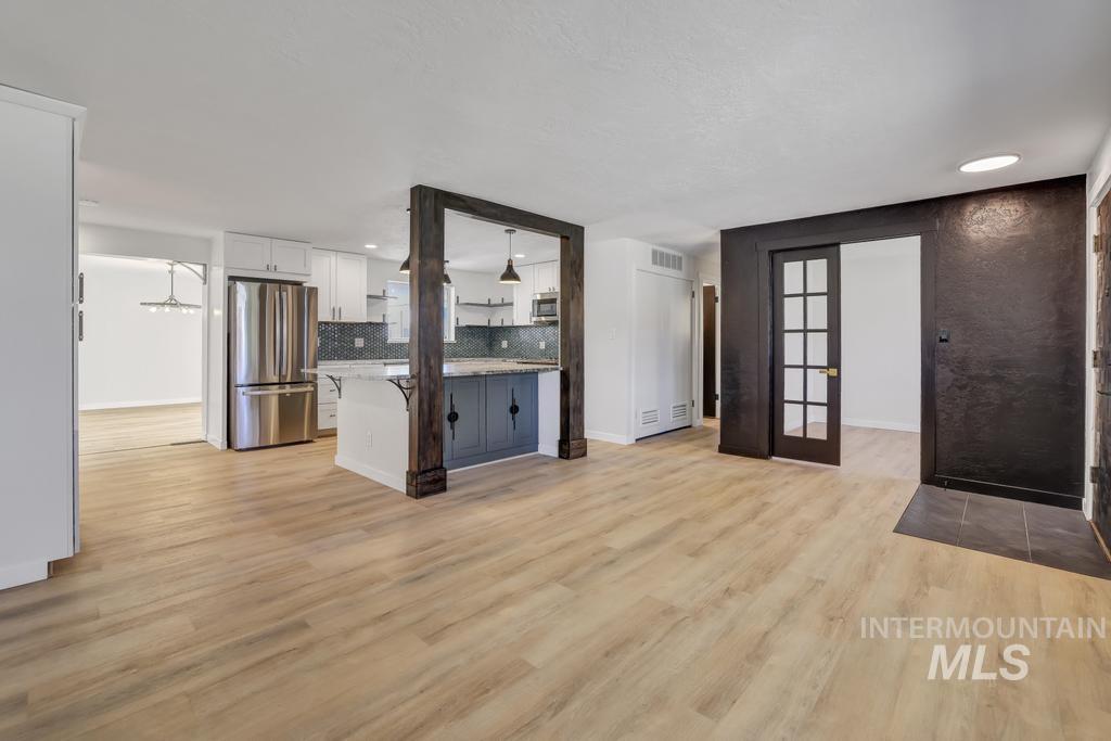 632 Lynwood Blvd Property Photo 15