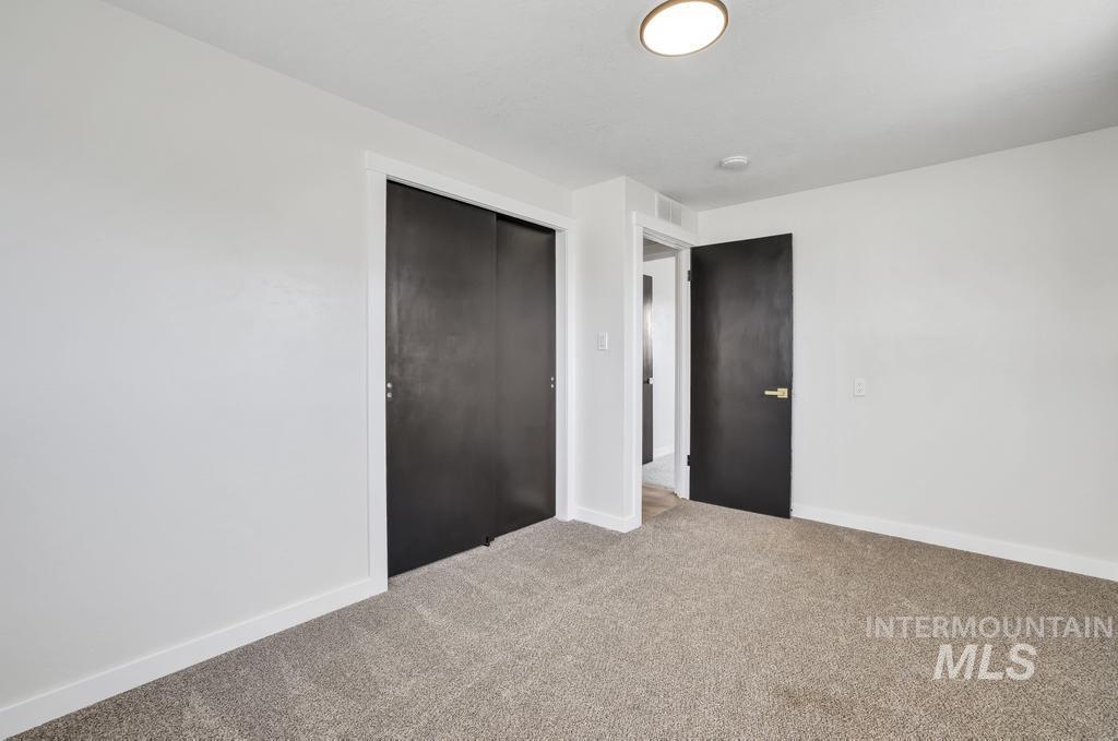 632 Lynwood Blvd Property Photo 20