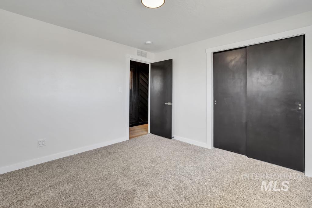 632 Lynwood Blvd Property Photo 22