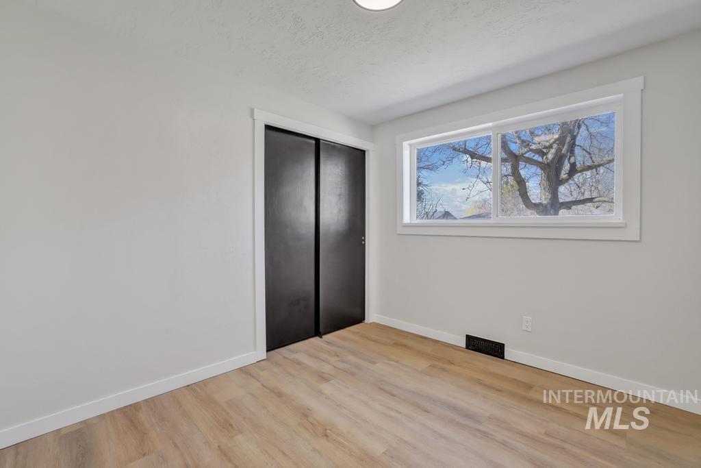 632 Lynwood Blvd Property Photo 23
