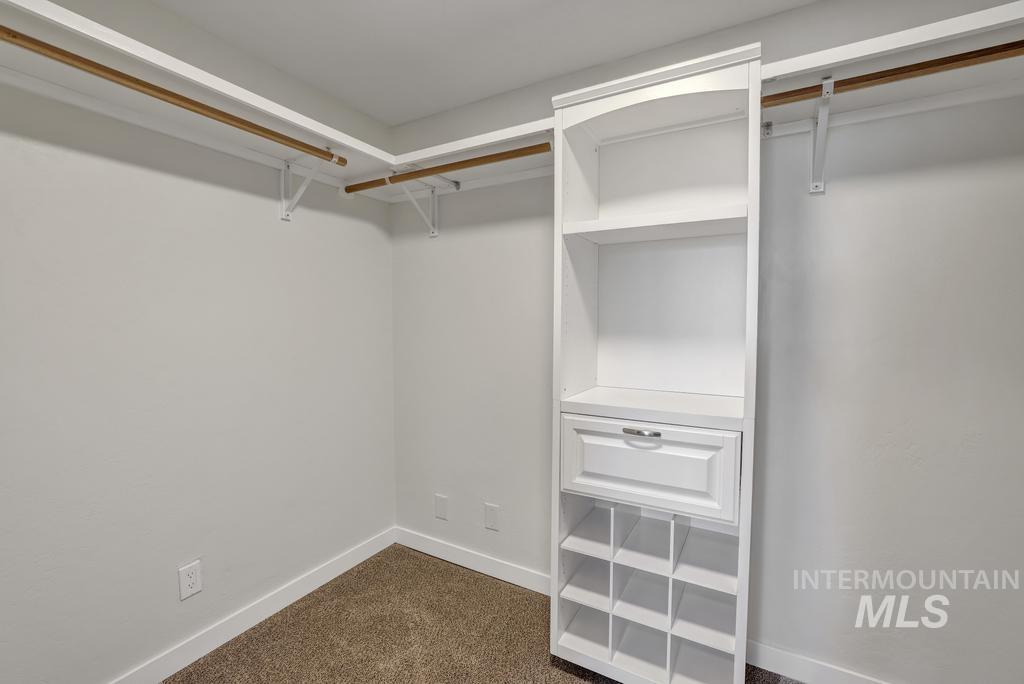 632 Lynwood Blvd Property Photo 27
