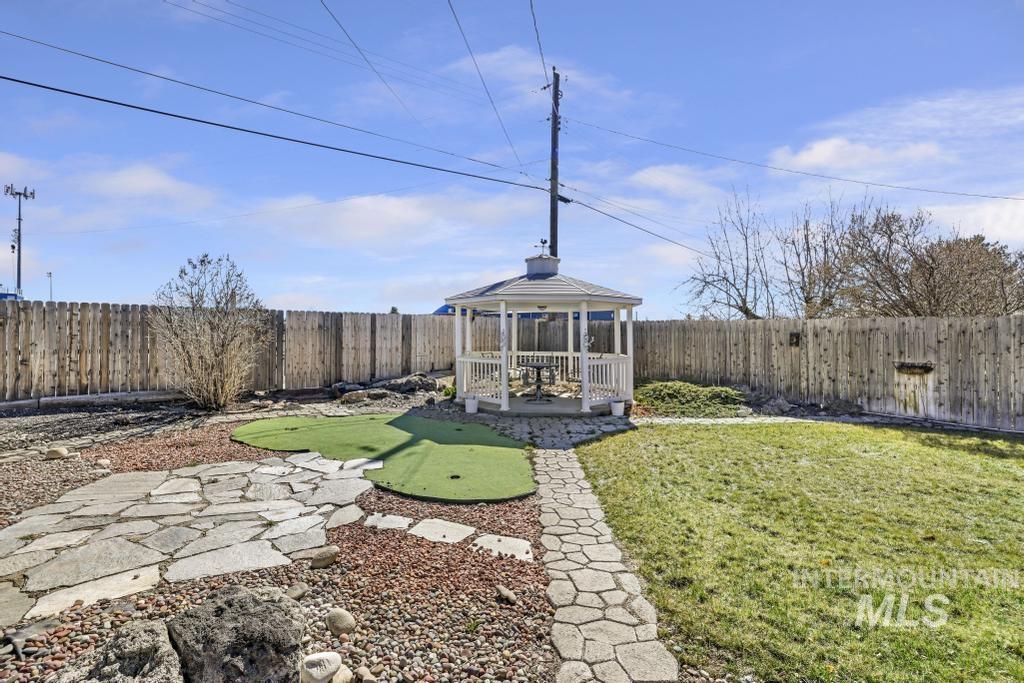 632 Lynwood Blvd Property Photo 33