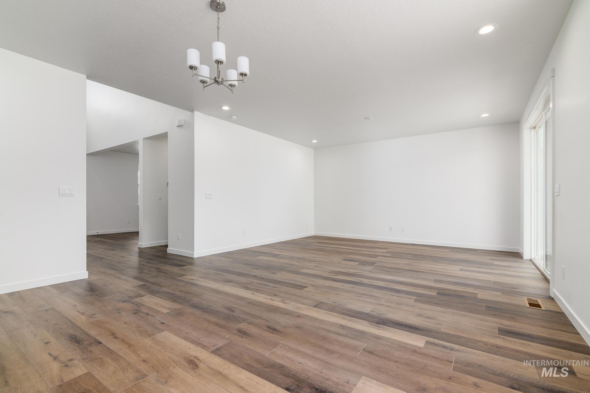 2114 W Gelding St. Property Photo 5