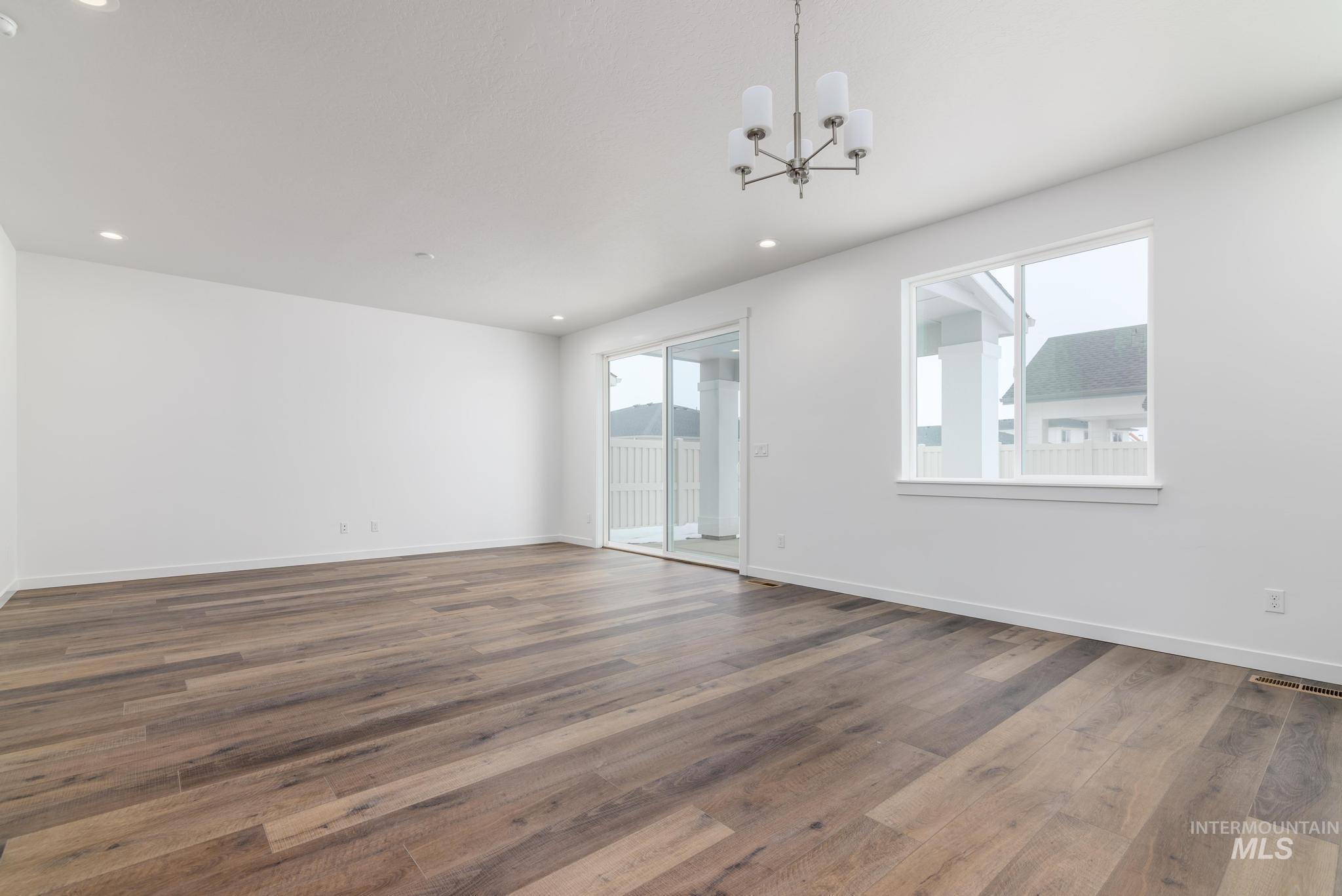 2114 W Gelding St. Property Photo 6