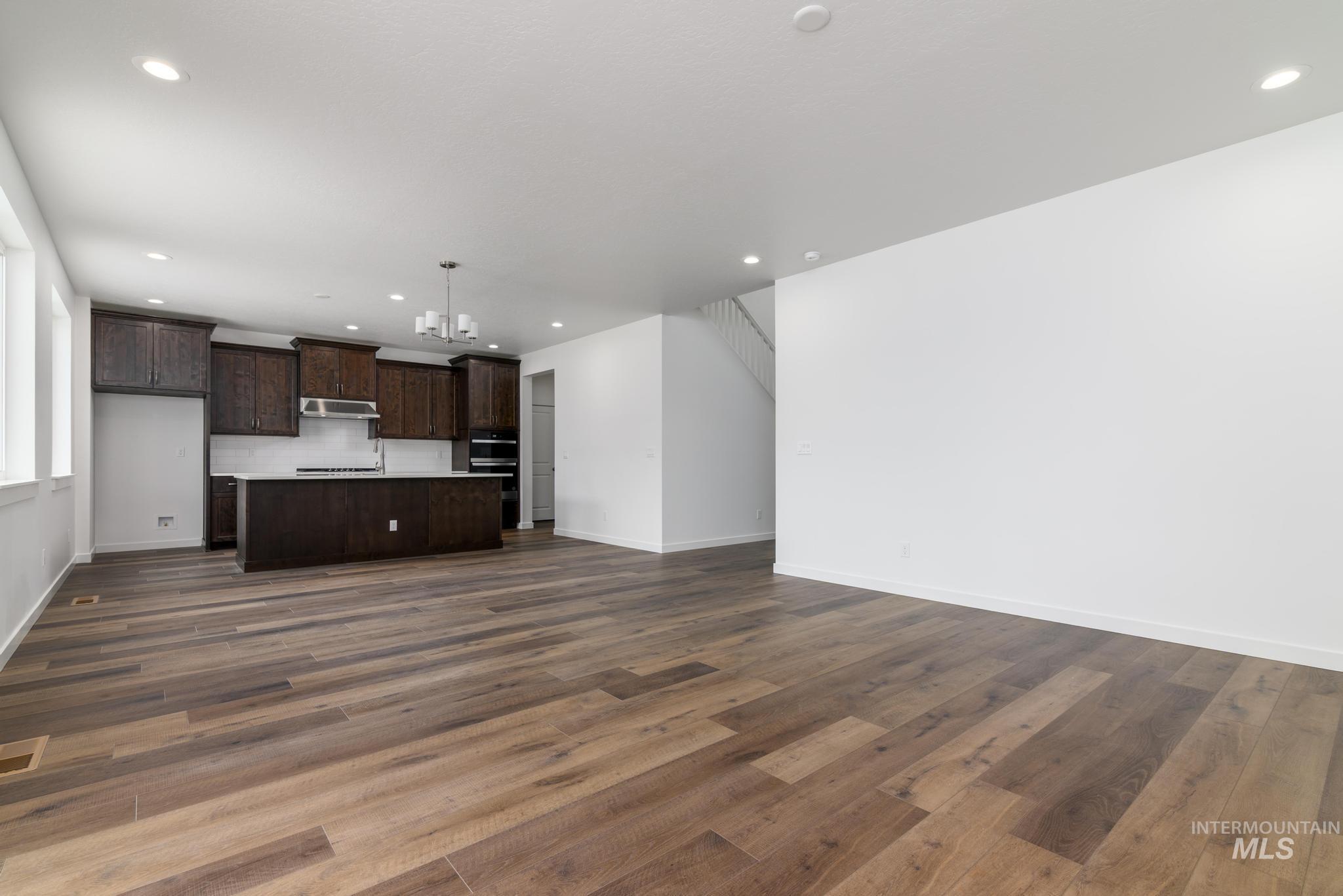 2114 W Gelding St. Property Photo 8