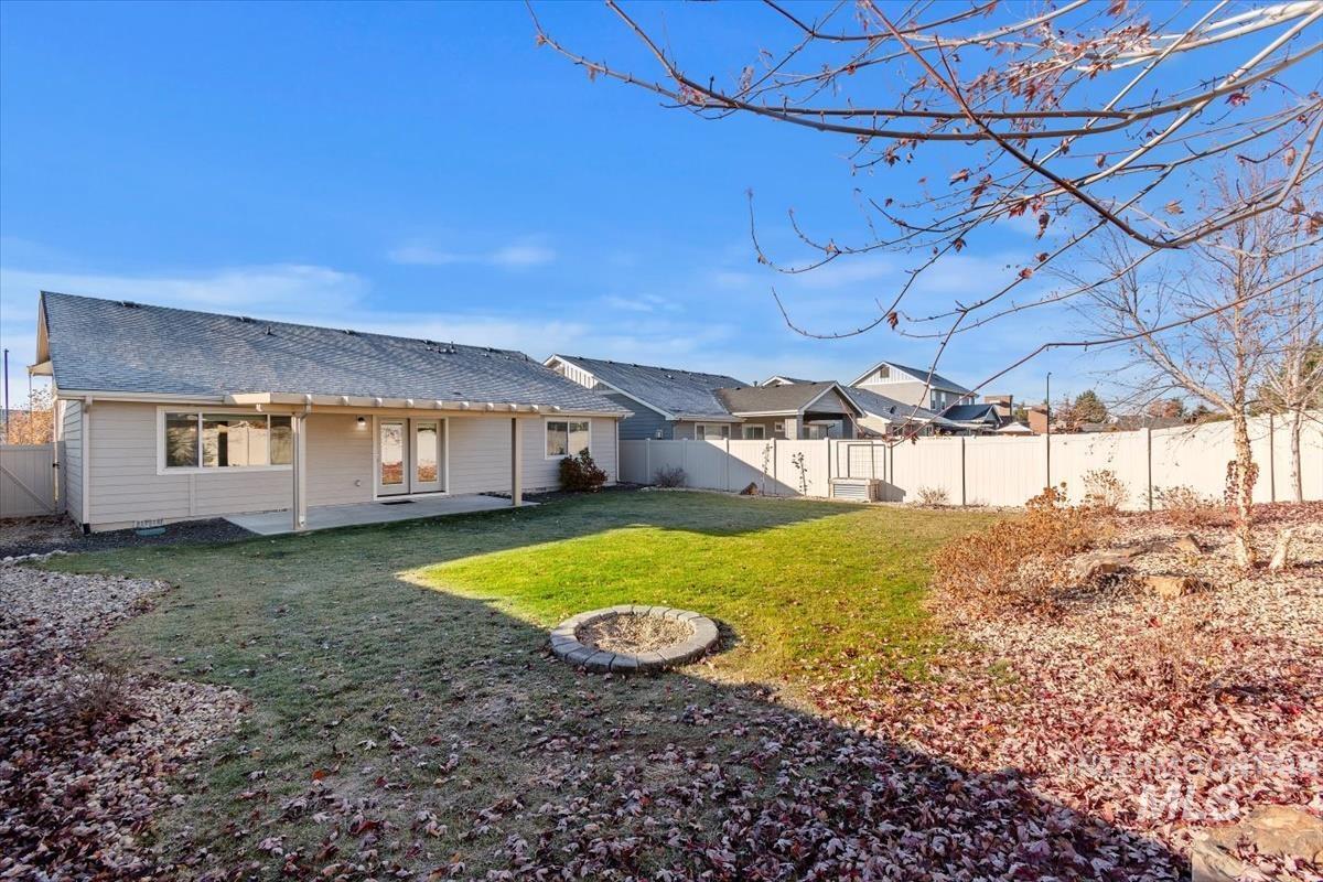 5584 W Los Flores St. Property Photo 8