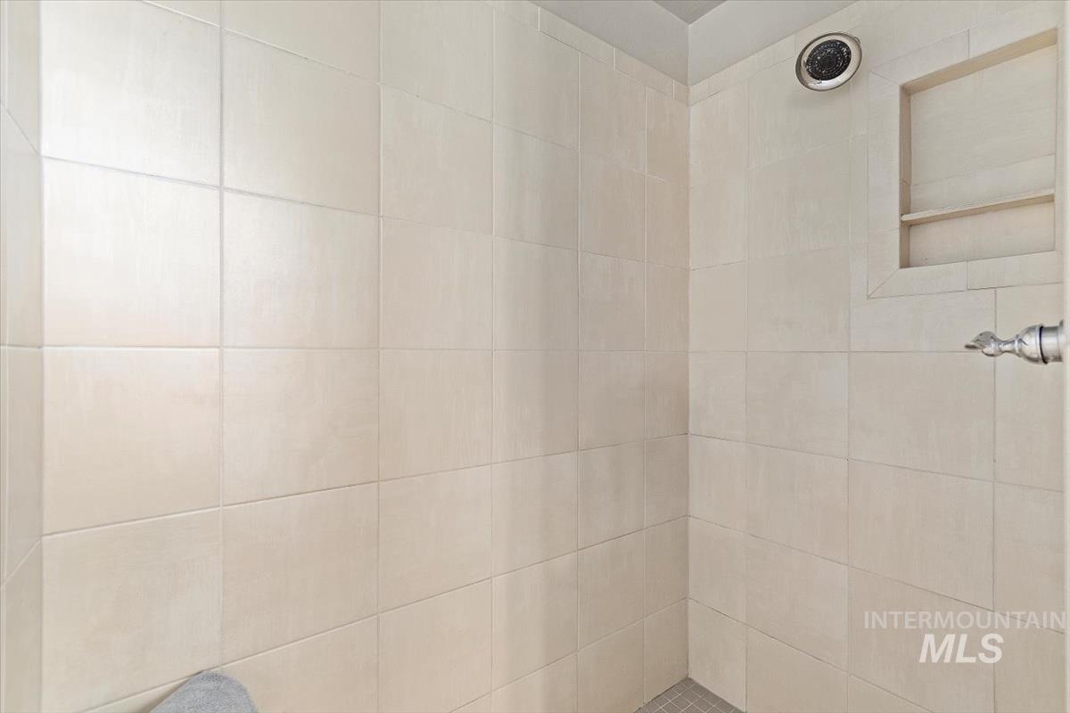 5584 W Los Flores St. Property Photo 27
