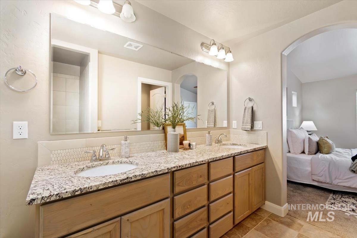 5584 W Los Flores St. Property Photo 29
