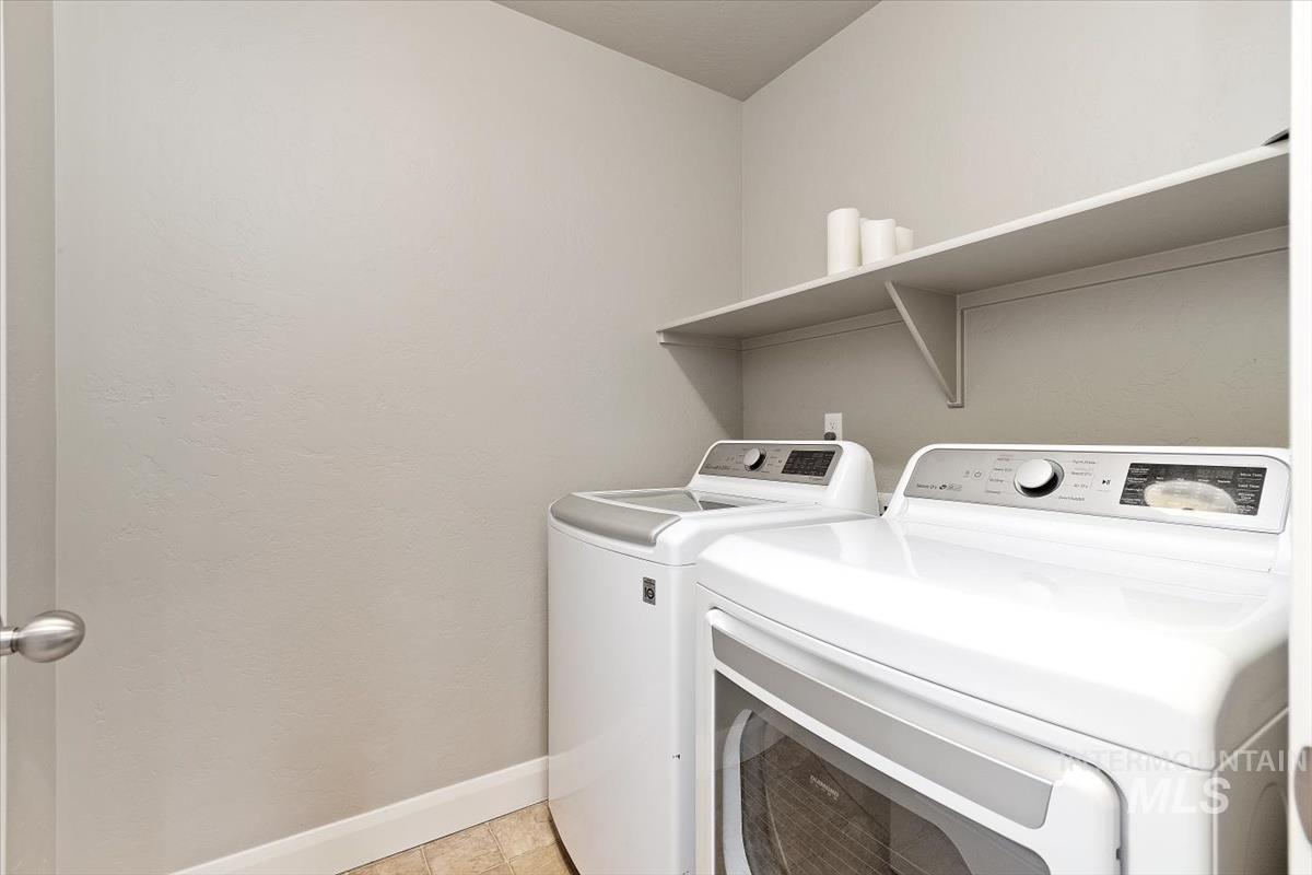 5584 W Los Flores St. Property Photo 31