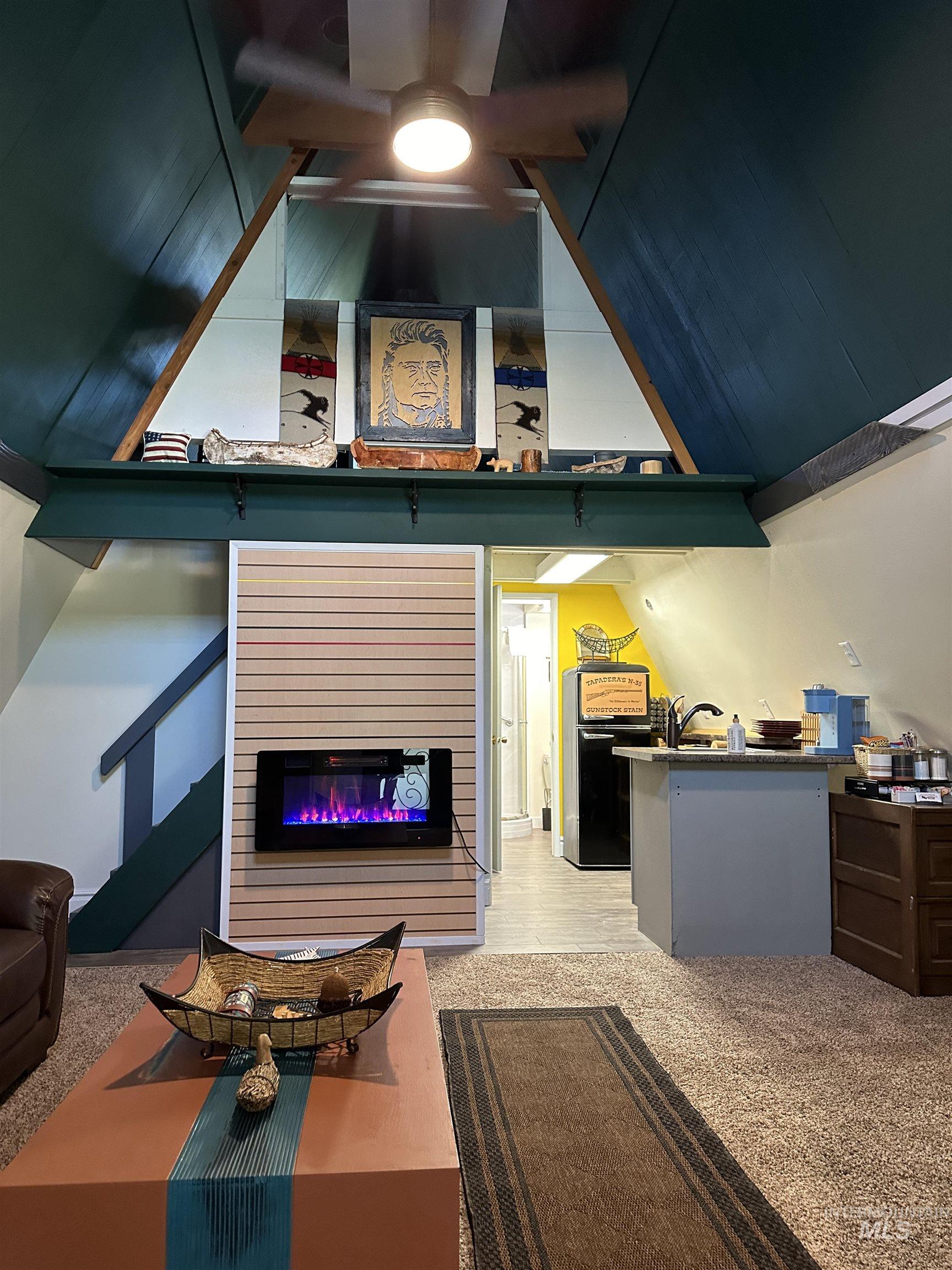 801 Camas St Property Photo 1