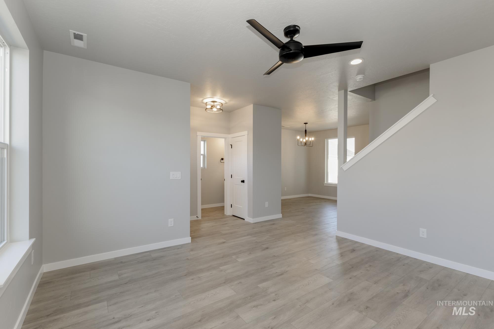 6958 S Cheyenne Ave Property Photo 3