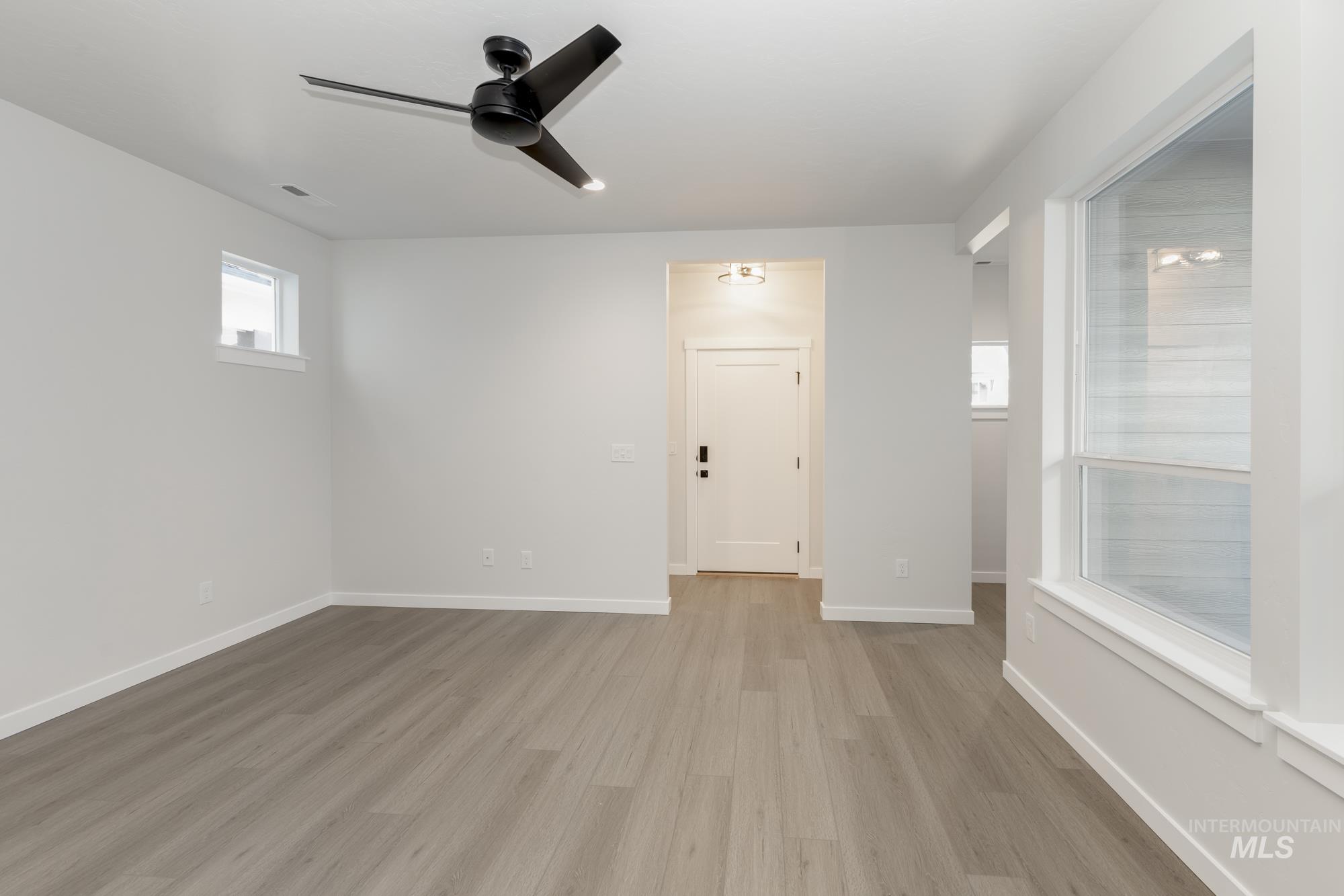 6962 S Cheyenne Ave Property Photo 2